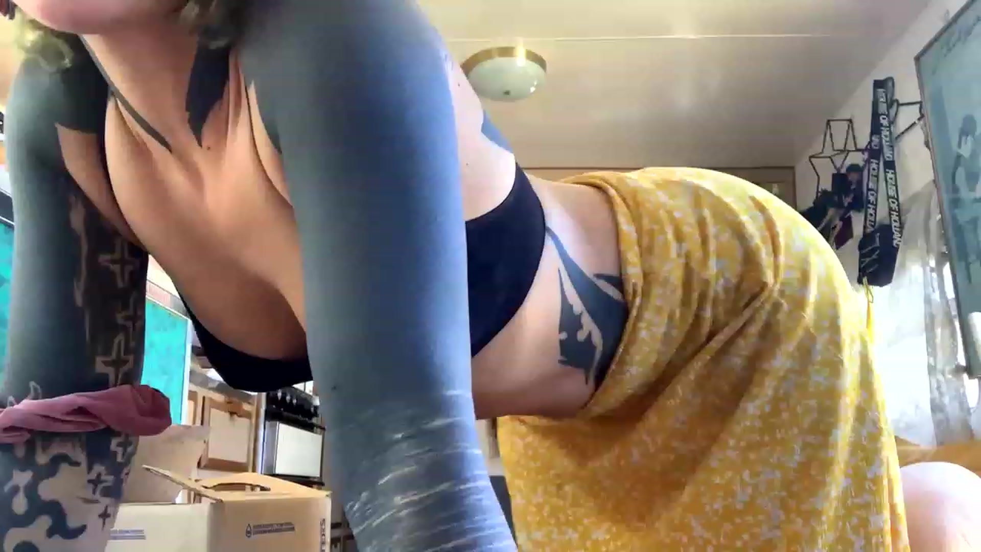 Gallery image thumbnail from Belen_O's myfreecams stream on, 12/27/2022, 24:29 image 17 of 20