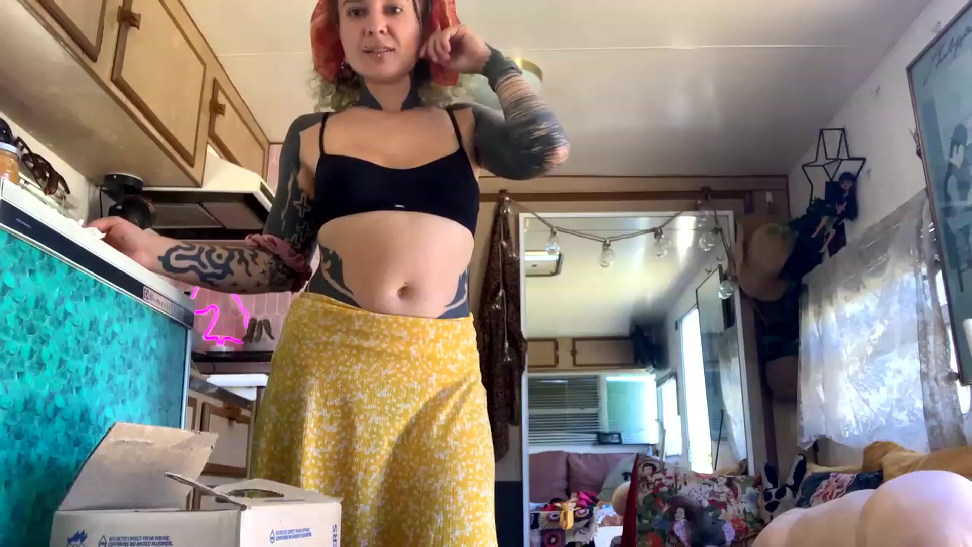 Gallery image thumbnail from Belen_O's myfreecams stream on, 12/27/2022, 24:29 image 16 of 20