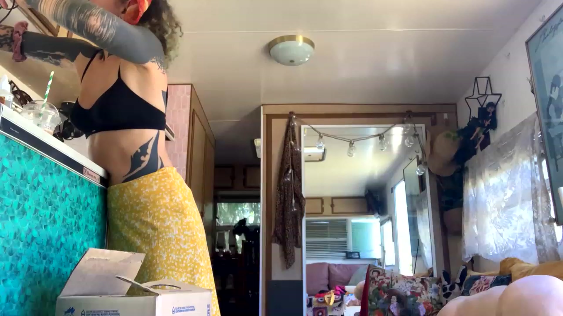 Gallery image thumbnail from Belen_O's myfreecams stream on, 12/27/2022, 24:29 image 14 of 20
