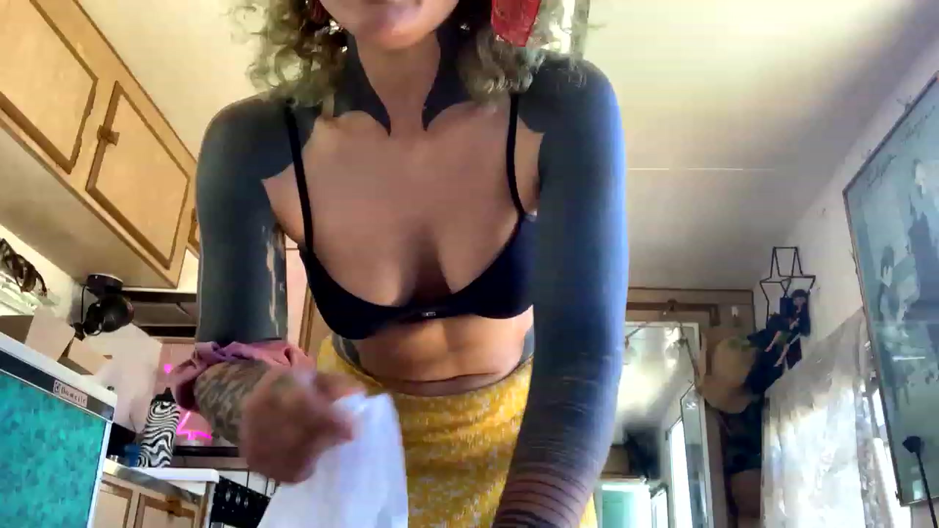 Gallery image thumbnail from Belen_O's myfreecams stream on, 12/27/2022, 24:29 image 12 of 20