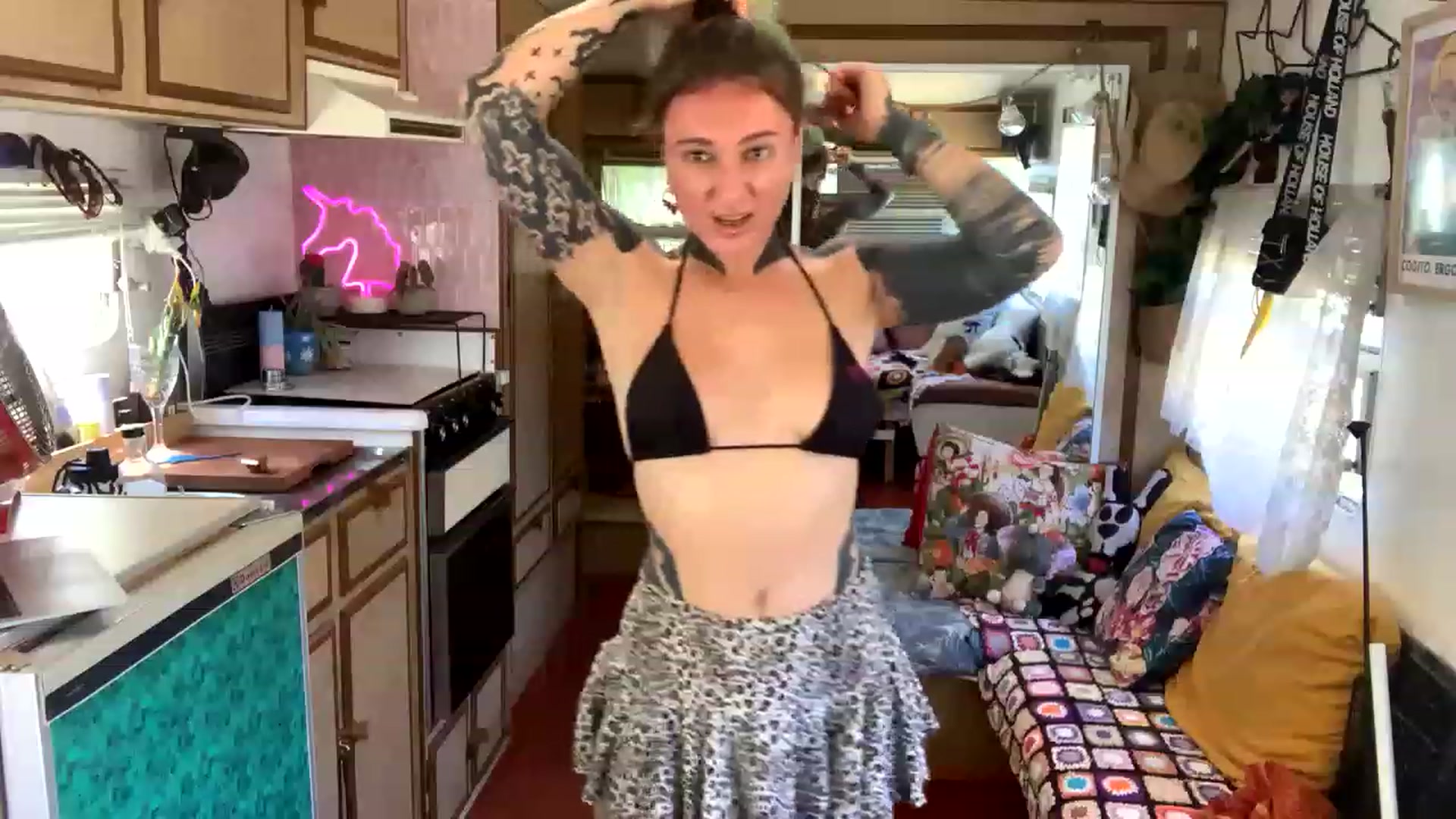Gallery image thumbnail from Belen_O's myfreecams stream on, 12/27/2022, 03:05 image 7 of 20