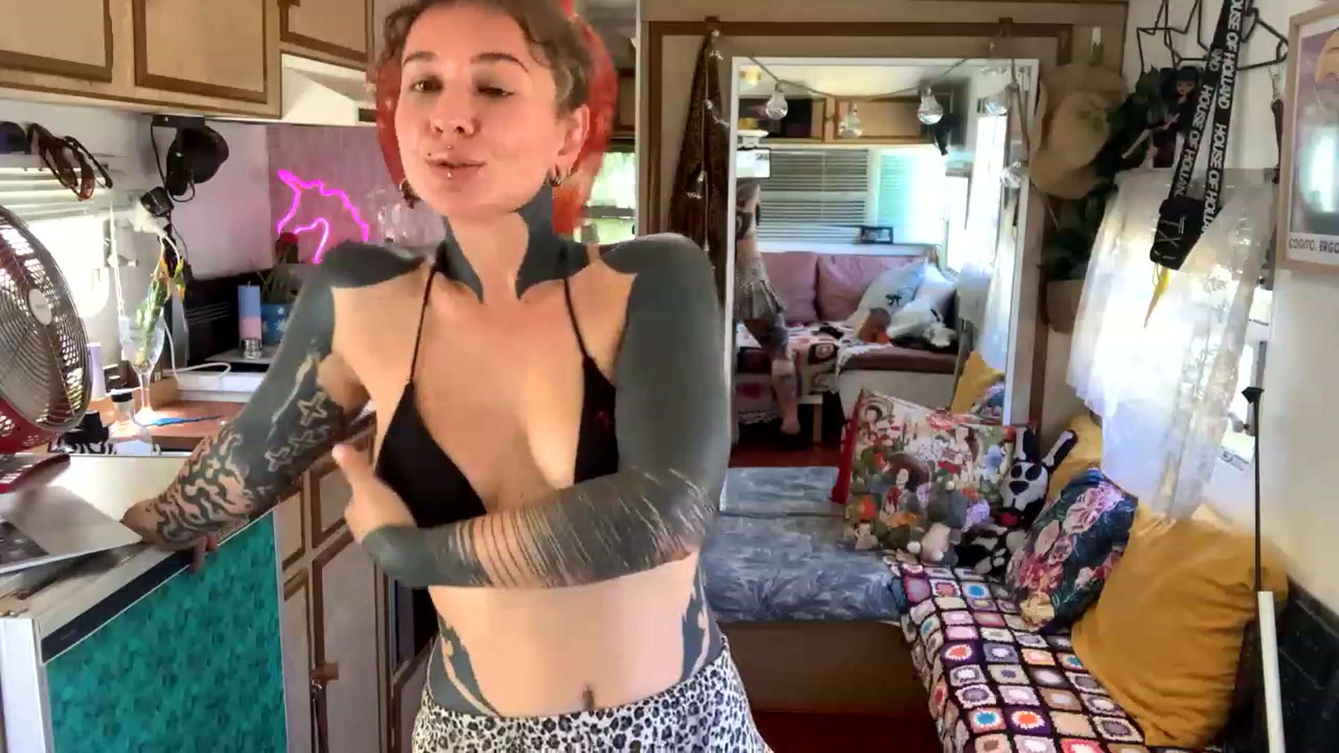 Gallery image thumbnail from Belen_O's myfreecams stream on, 12/27/2022, 03:05 image 10 of 20