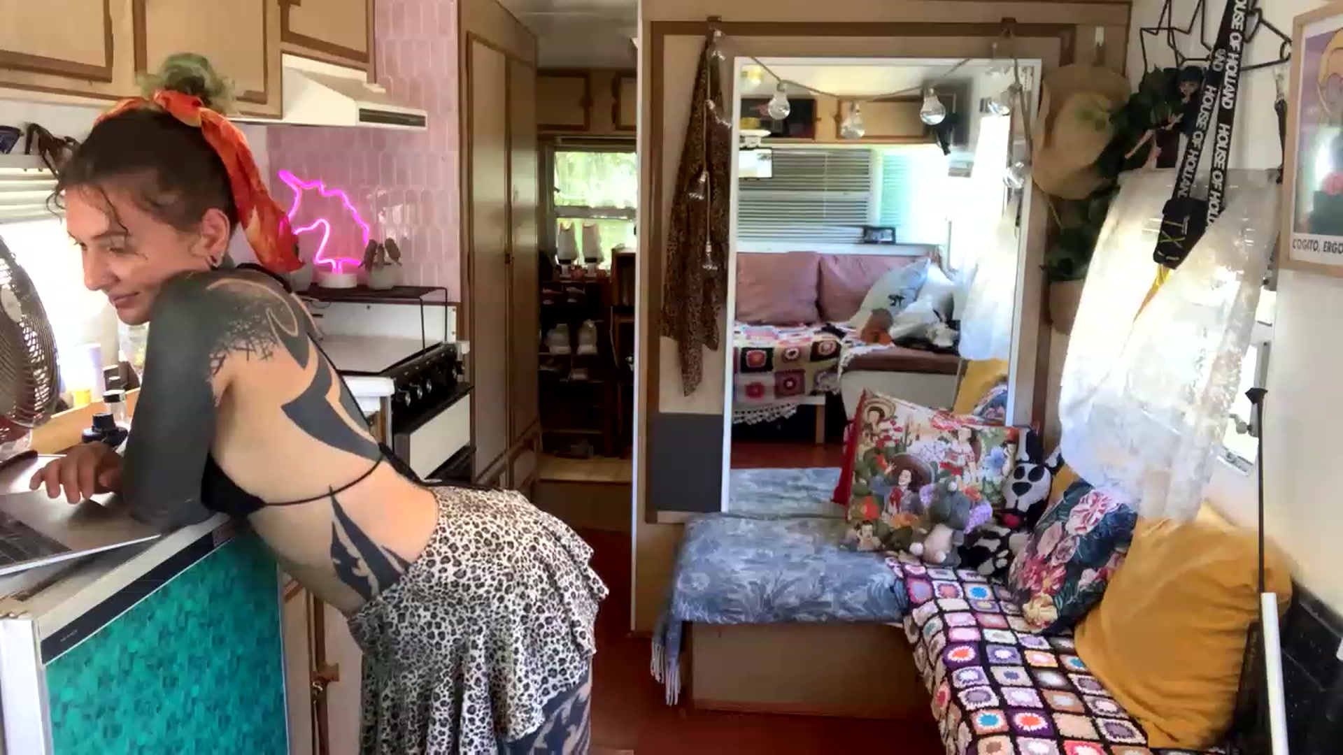 Gallery image thumbnail from Belen_O's myfreecams stream on, 12/27/2022, 03:05 image 11 of 20