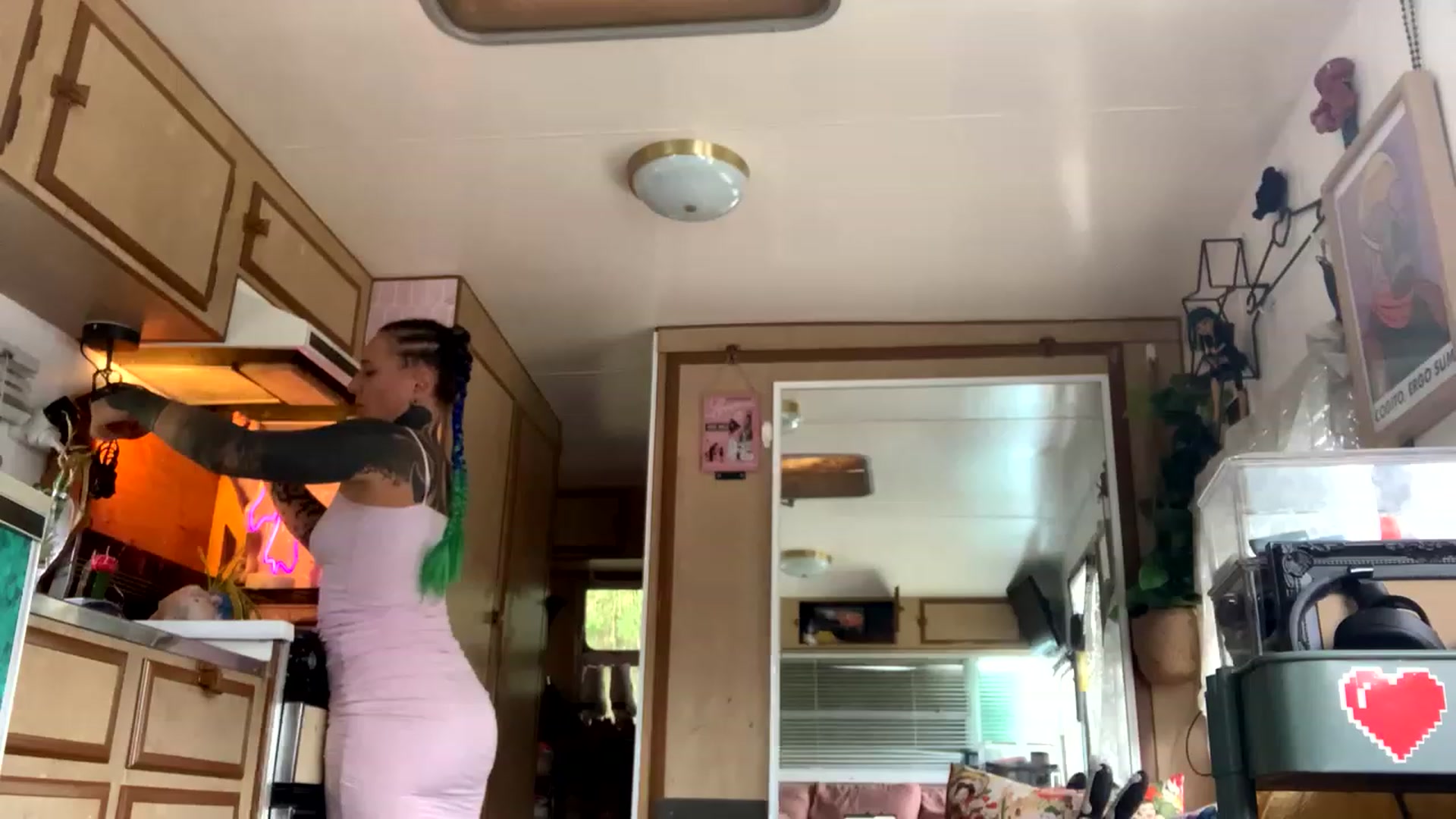 Gallery image thumbnail from Belen_O's myfreecams stream on, 12/29/2022, 07:32 image 12 of 20