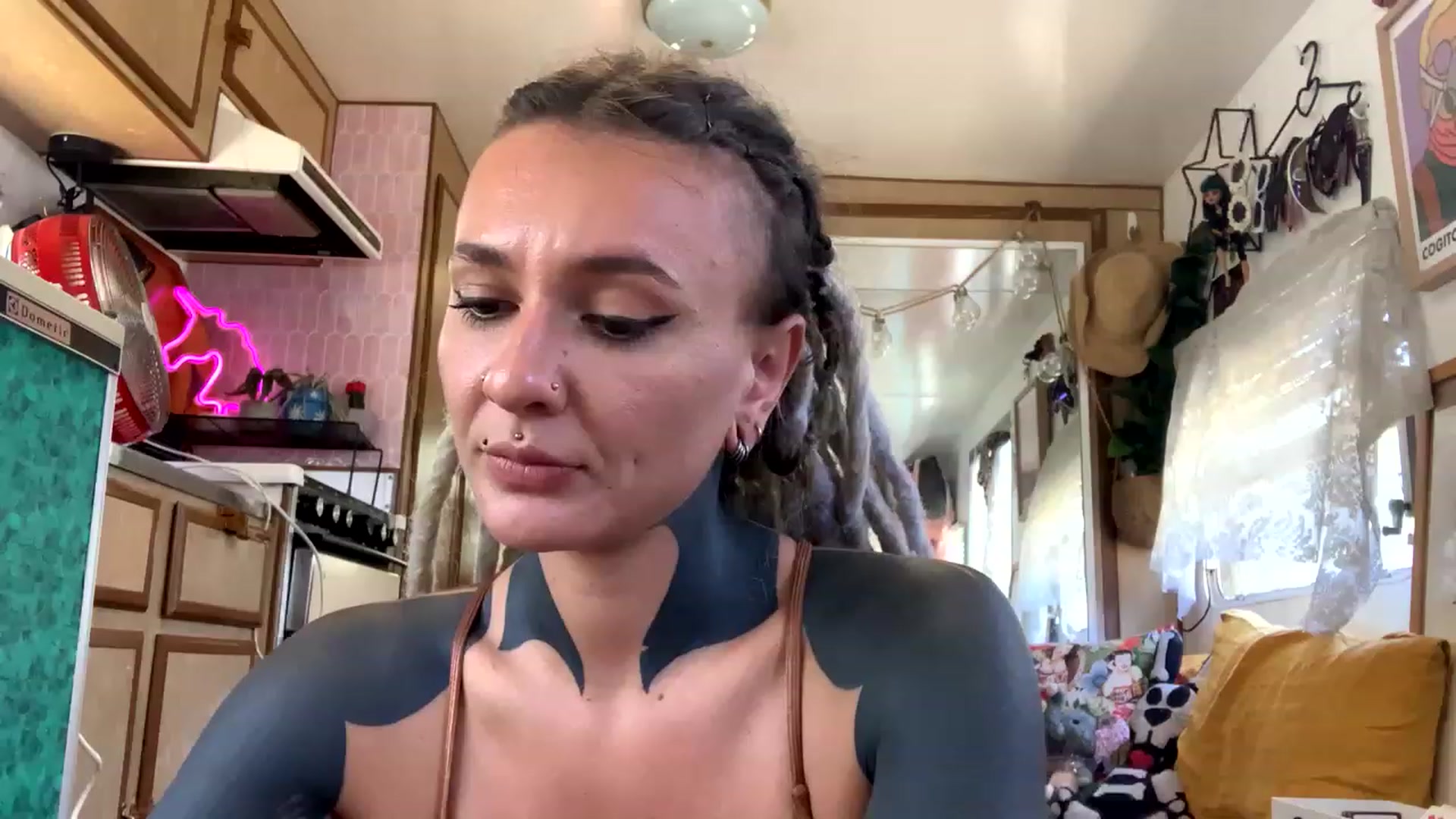 Gallery image thumbnail from Belen_O's myfreecams stream on, 01/11/2023, 24:01 image 14 of 20