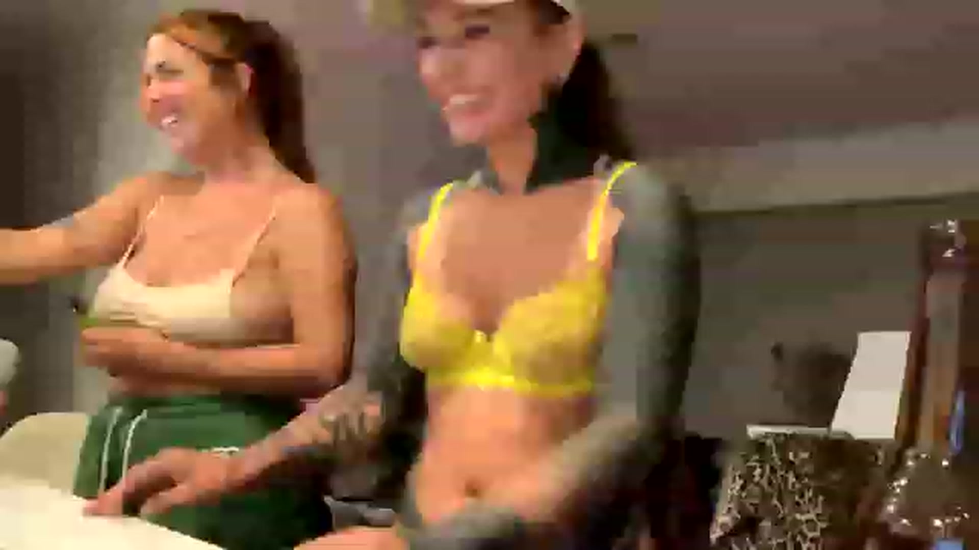 Gallery image thumbnail from Belen_O's myfreecams stream on, 03/03/2023, 09:31 image 15 of 20