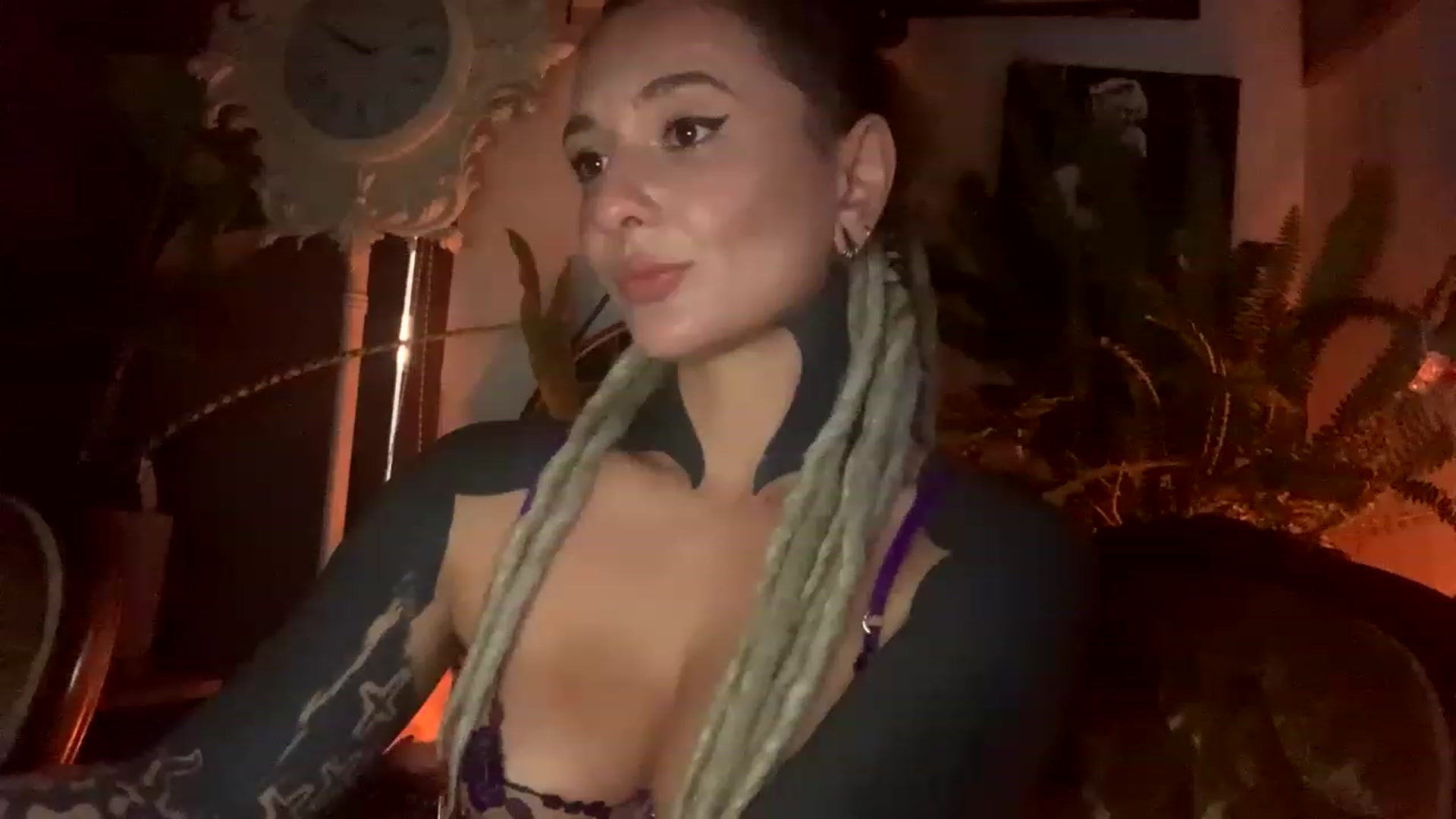Gallery image thumbnail from Belen_O's myfreecams stream on, 03/10/2023, 09:17 image 11 of 20