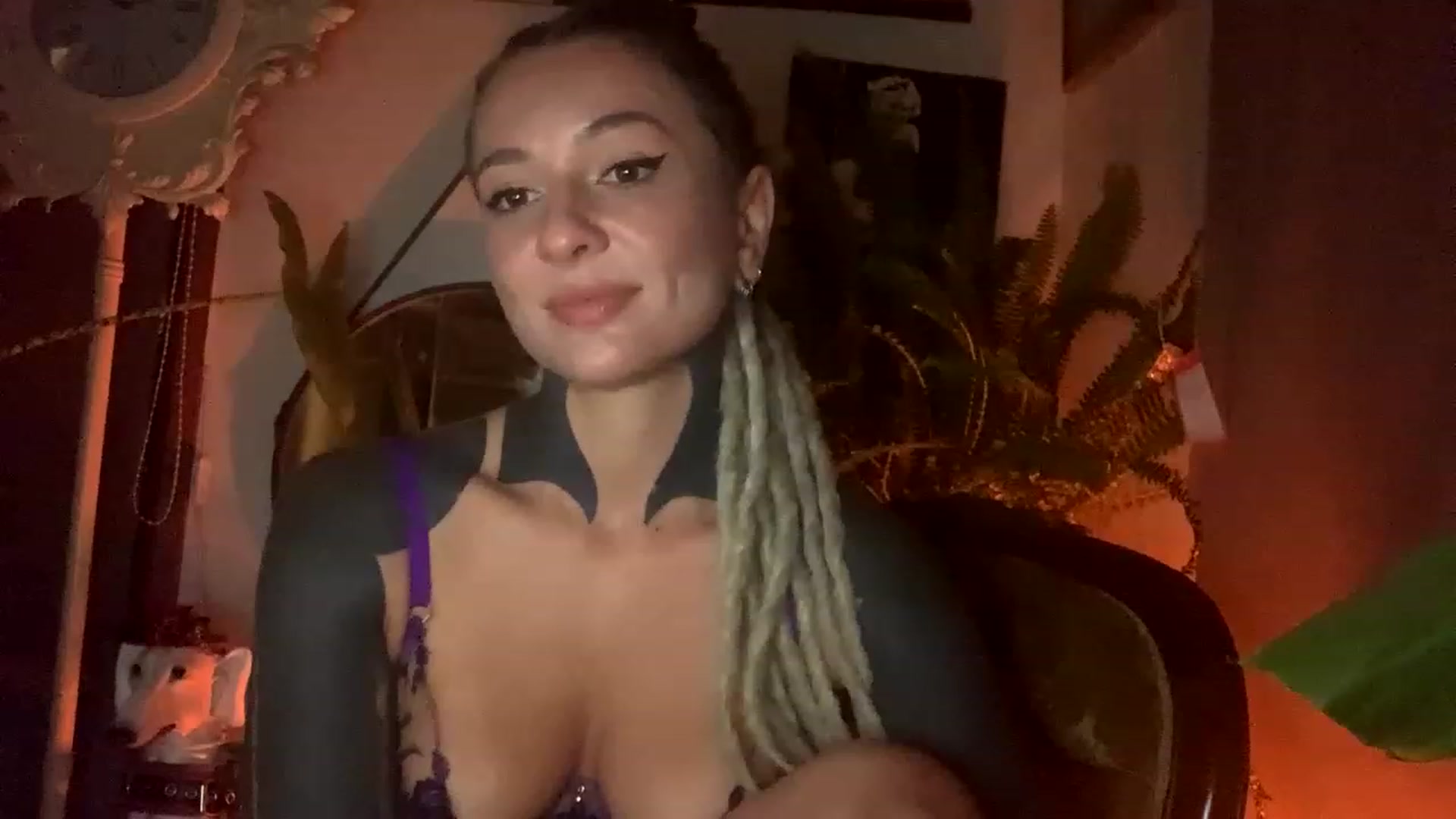 Gallery image thumbnail from Belen_O's myfreecams stream on, 03/10/2023, 09:45 image 8 of 20