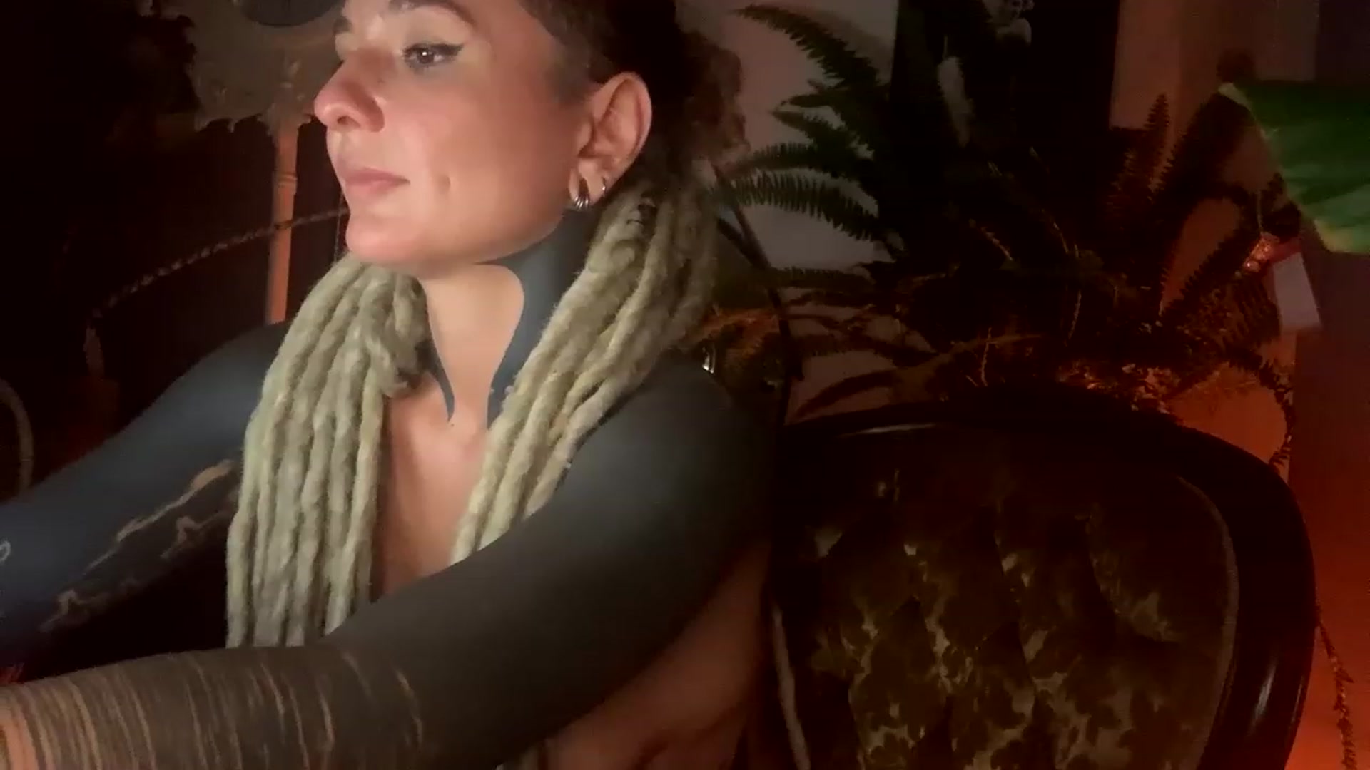 Gallery image thumbnail from Belen_O's myfreecams stream on, 03/10/2023, 12:41 image 15 of 20