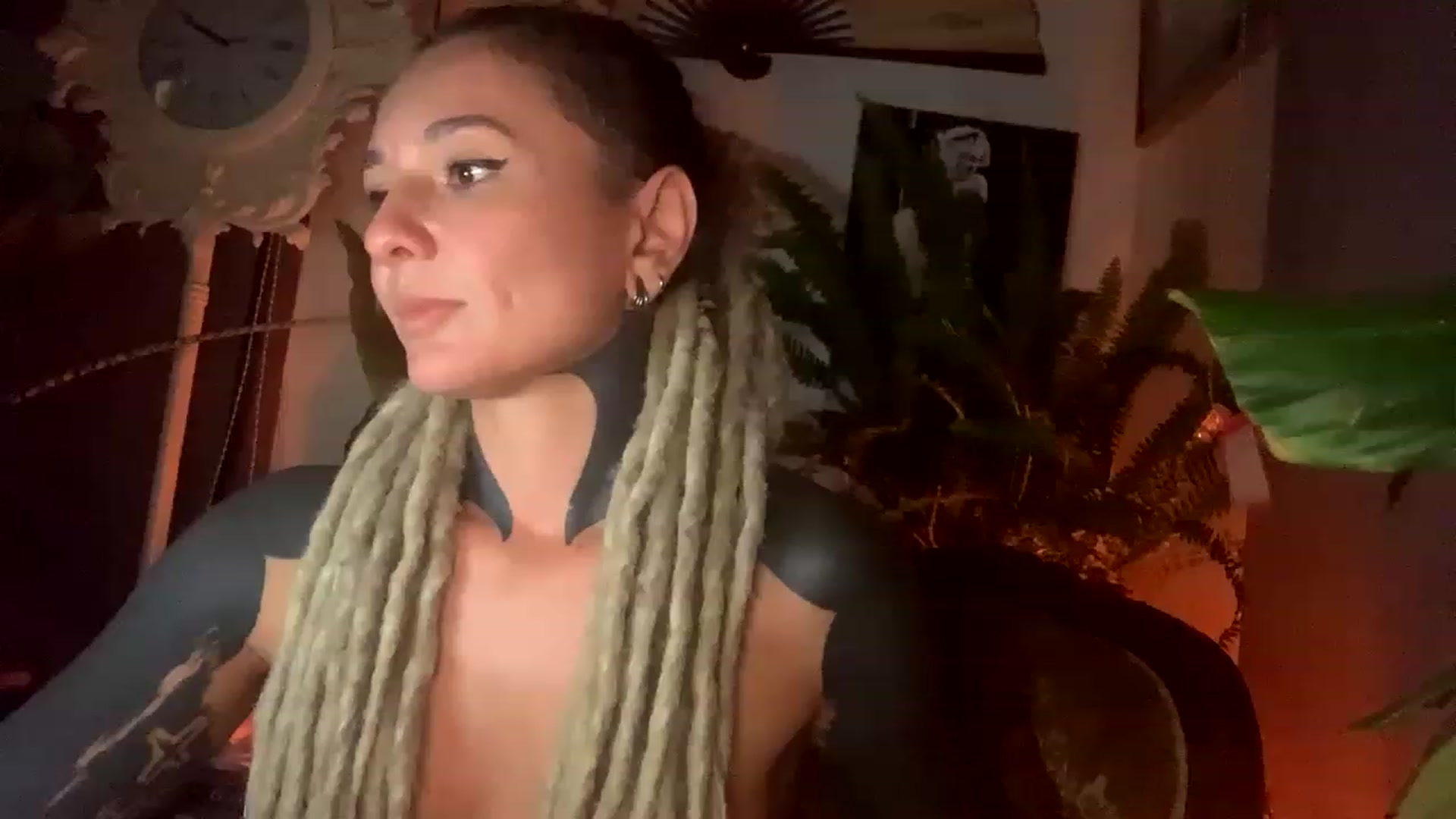 Gallery image thumbnail from Belen_O's myfreecams stream on, 03/10/2023, 12:41 image 1 of 20