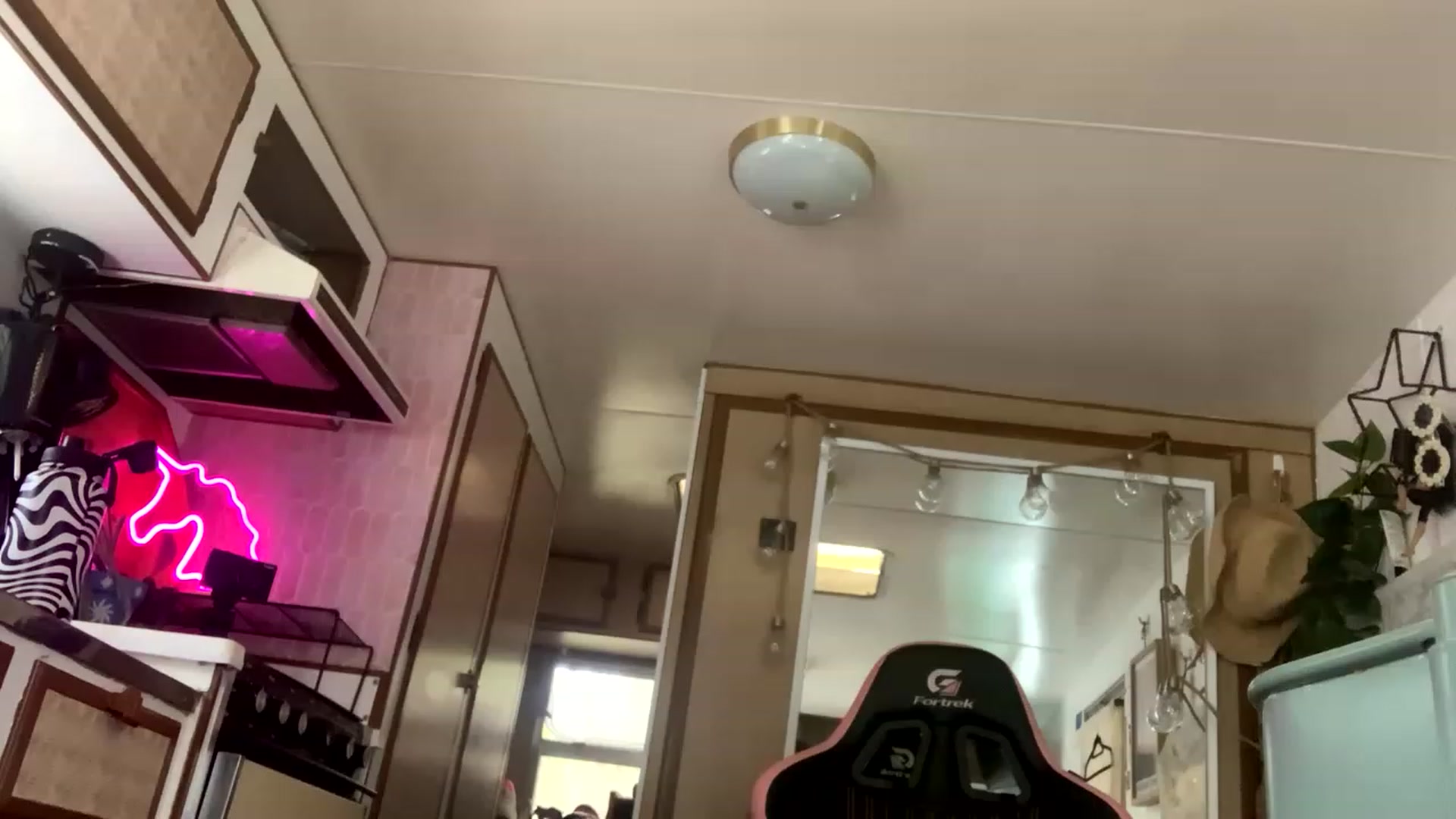 Gallery image thumbnail from Belen_O's myfreecams stream on, 03/14/2023, 07:36 image 16 of 20