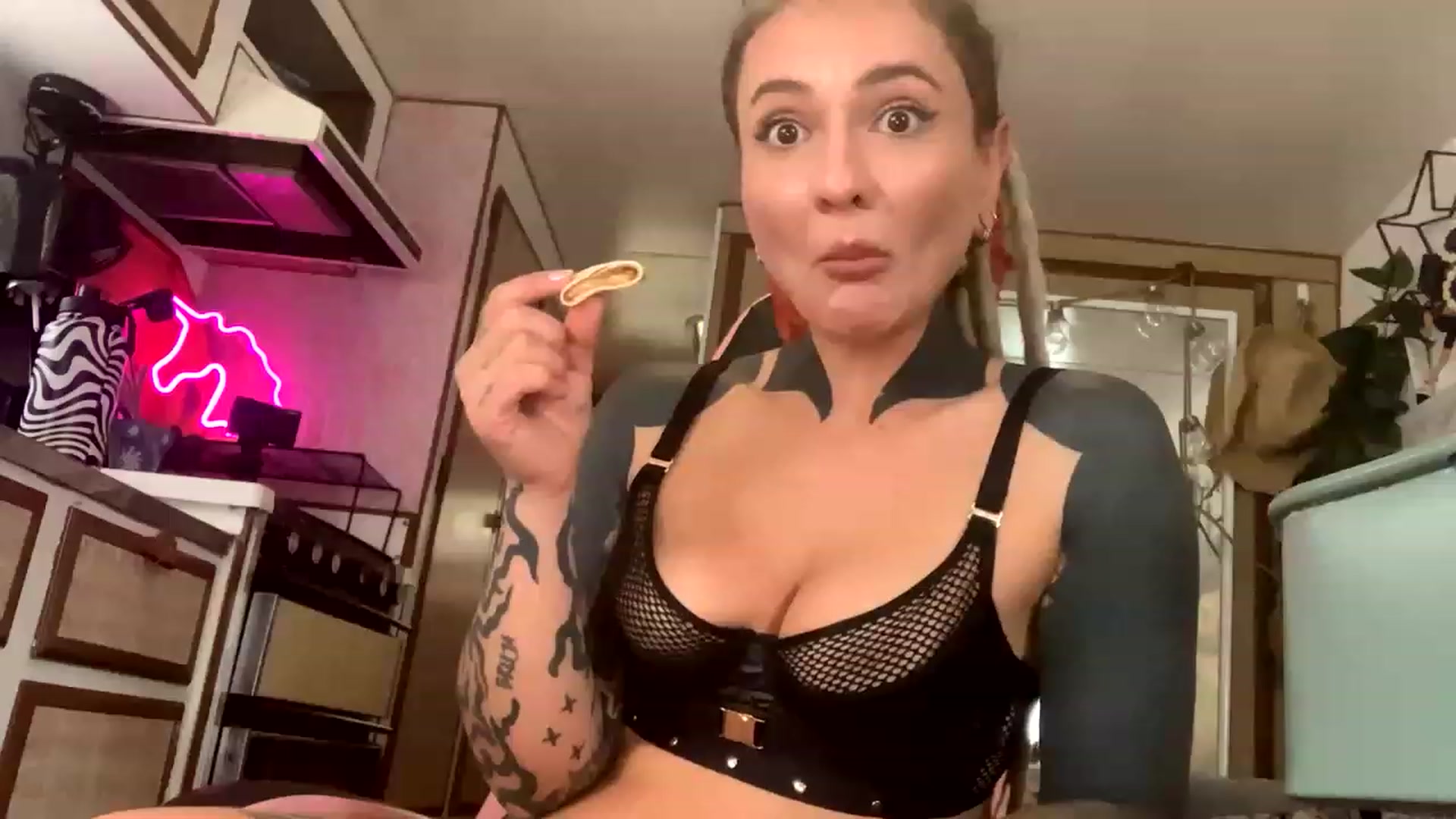 Gallery image thumbnail from Belen_O's myfreecams stream on, 03/14/2023, 07:36 image 18 of 20