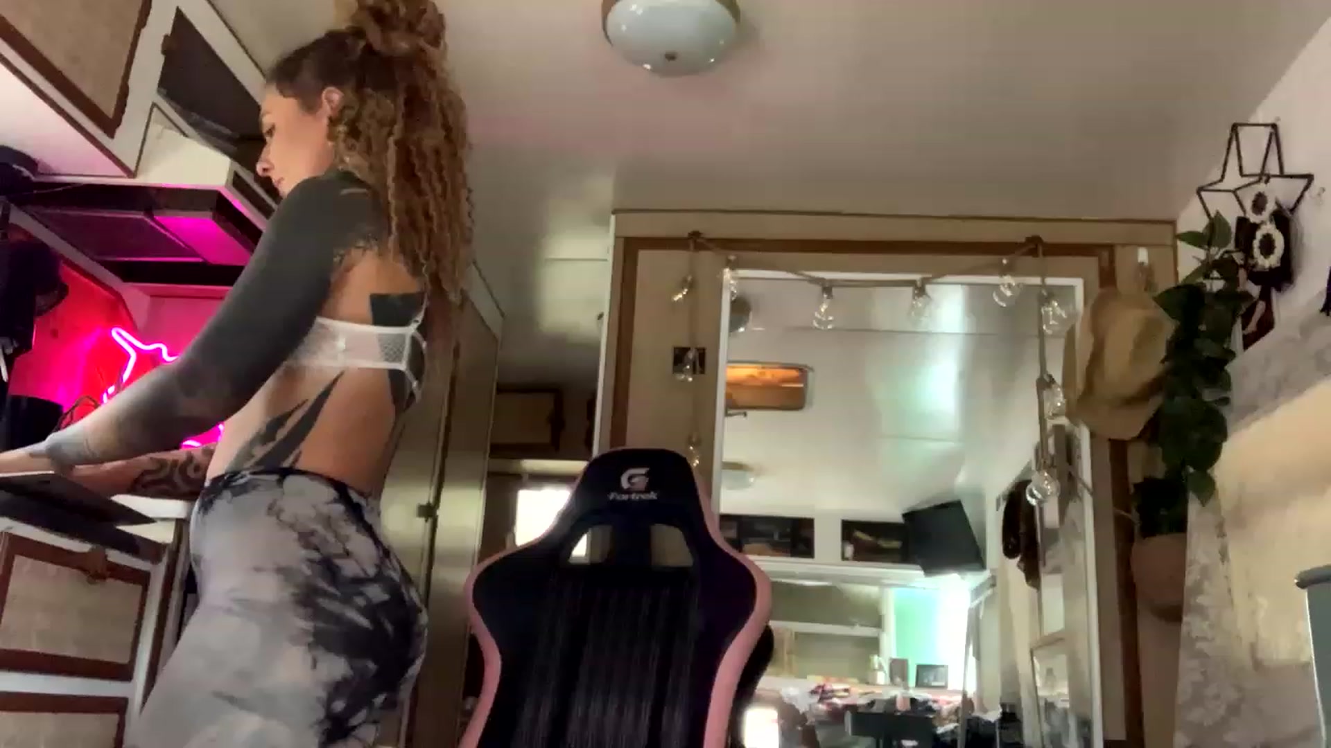 Gallery image thumbnail from Belen_O's myfreecams stream on, 03/27/2023, 05:54 image 4 of 20