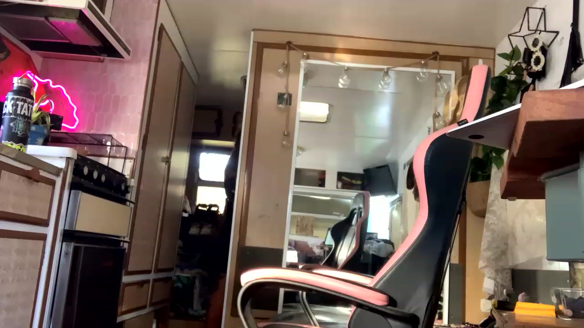 Gallery image thumbnail from Belen_O's myfreecams stream on, 03/28/2023, 08:15 image 6 of 20