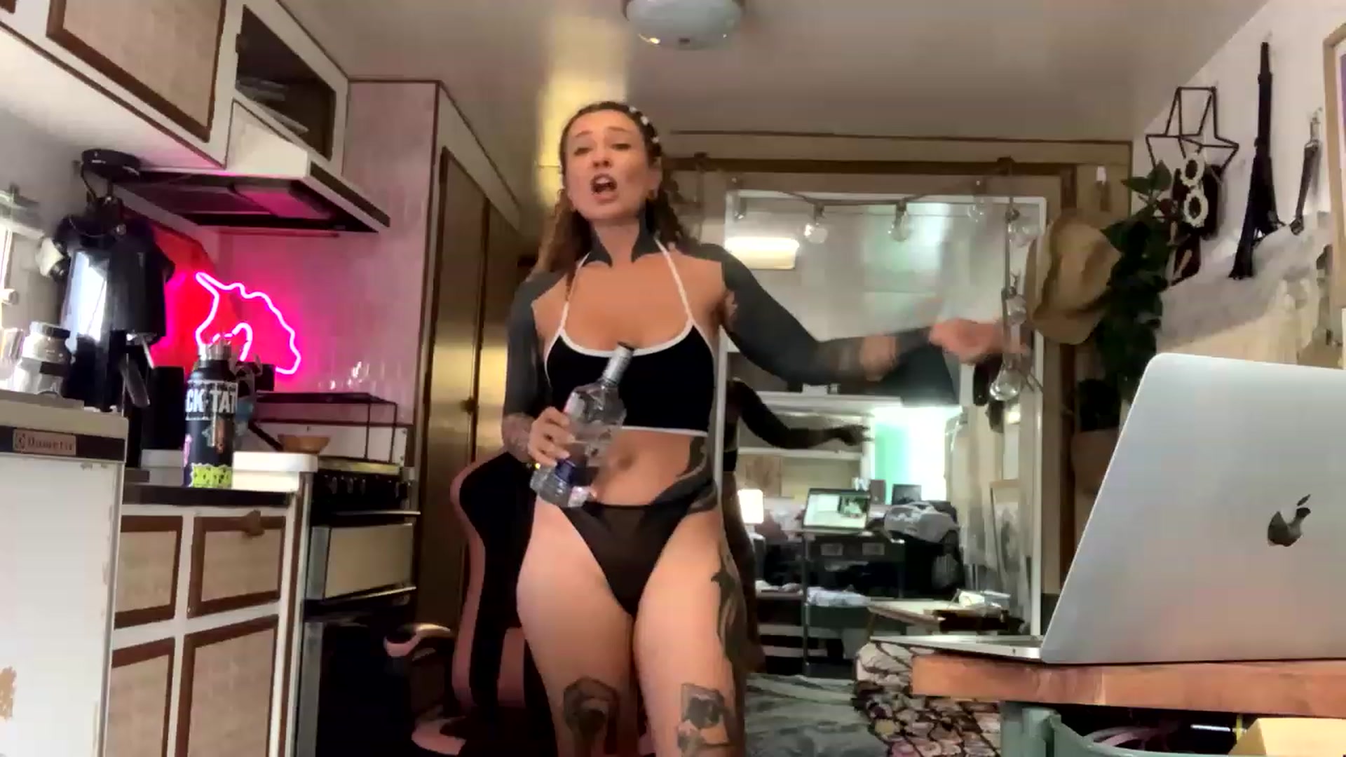 Gallery image thumbnail from Belen_O's myfreecams stream on, 03/28/2023, 08:15 image 12 of 20