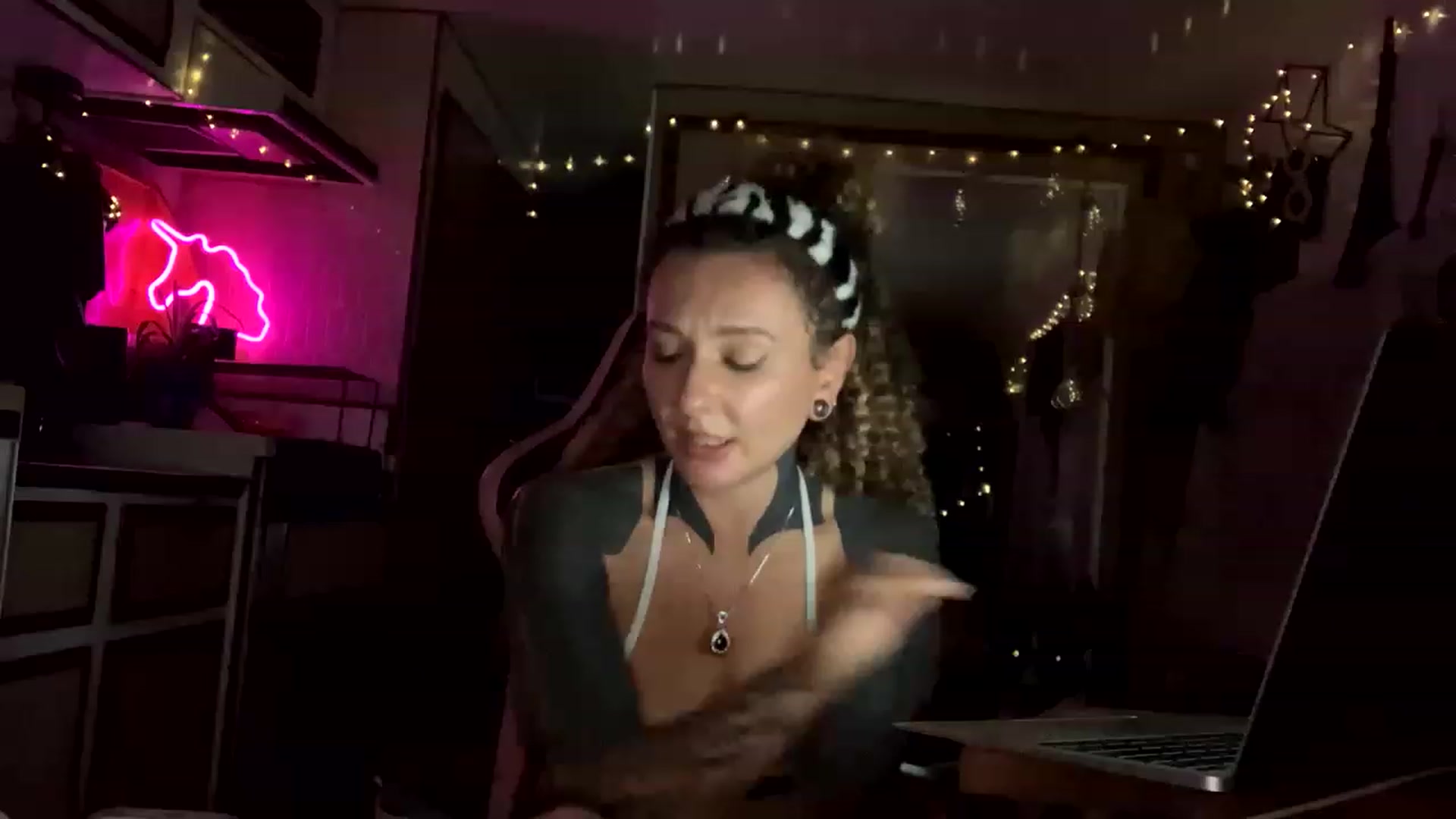Gallery image thumbnail from Belen_O's myfreecams stream on, 03/28/2023, 09:29 image 1 of 20