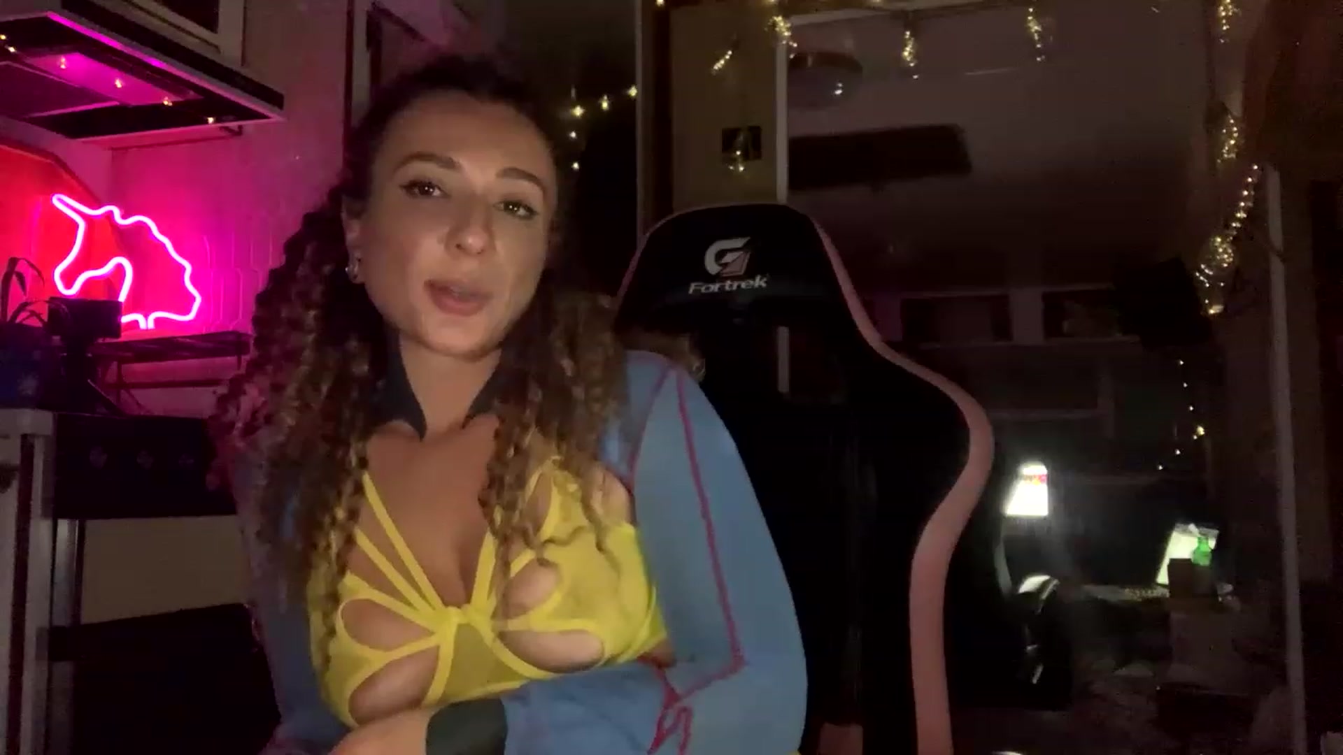 Gallery image thumbnail from Belen_O's myfreecams stream on, 03/29/2023, 09:47 image 14 of 20
