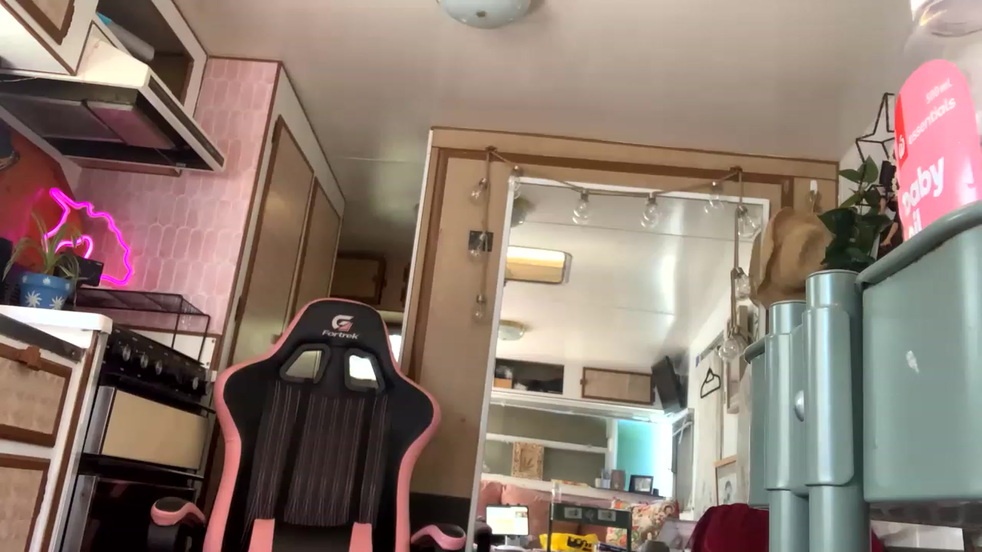 Gallery image thumbnail from Belen_O's myfreecams stream on, 04/04/2023, 03:04 image 6 of 20