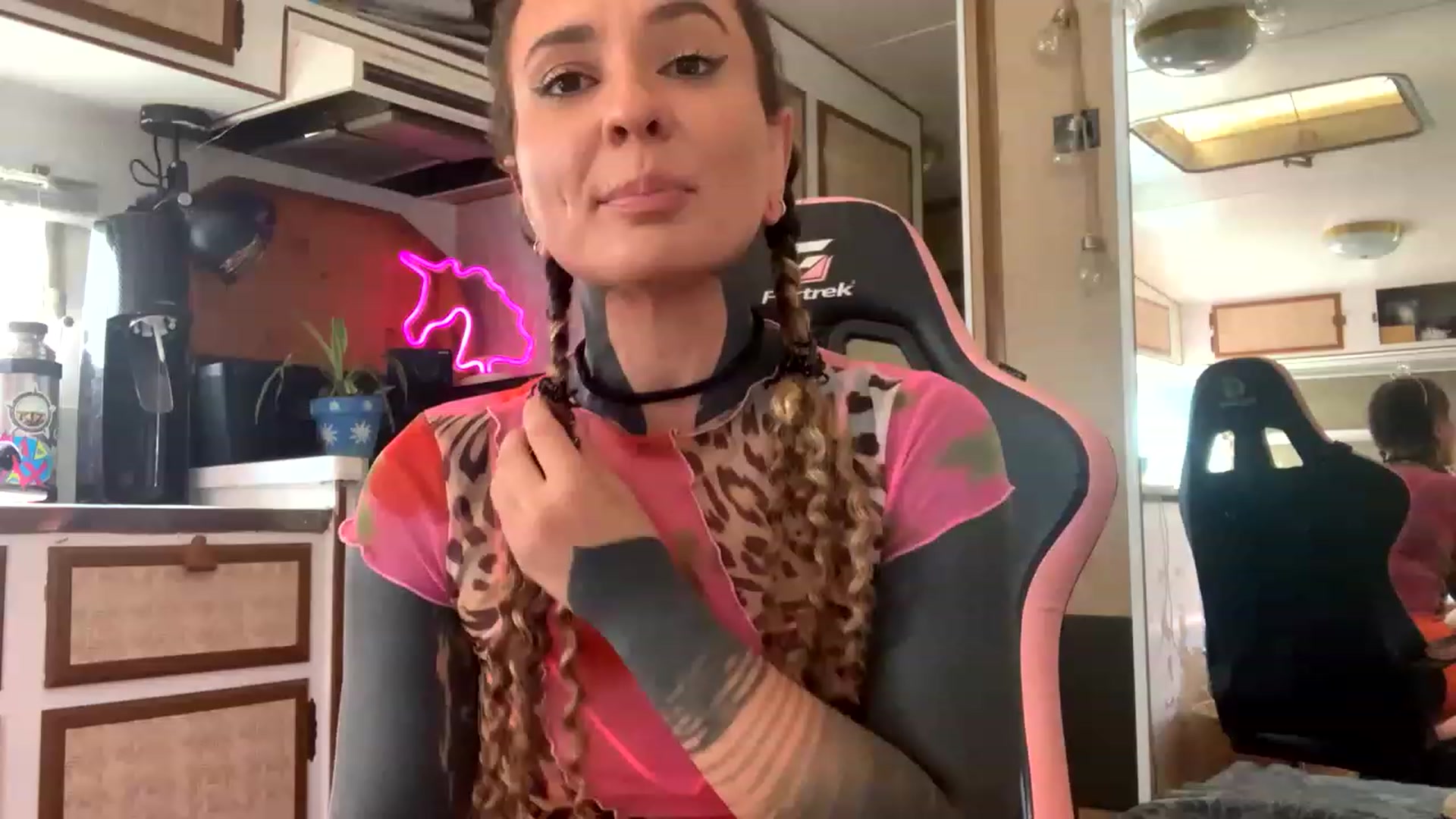 Gallery image thumbnail from Belen_O's myfreecams stream on, 04/04/2023, 03:04 image 15 of 20