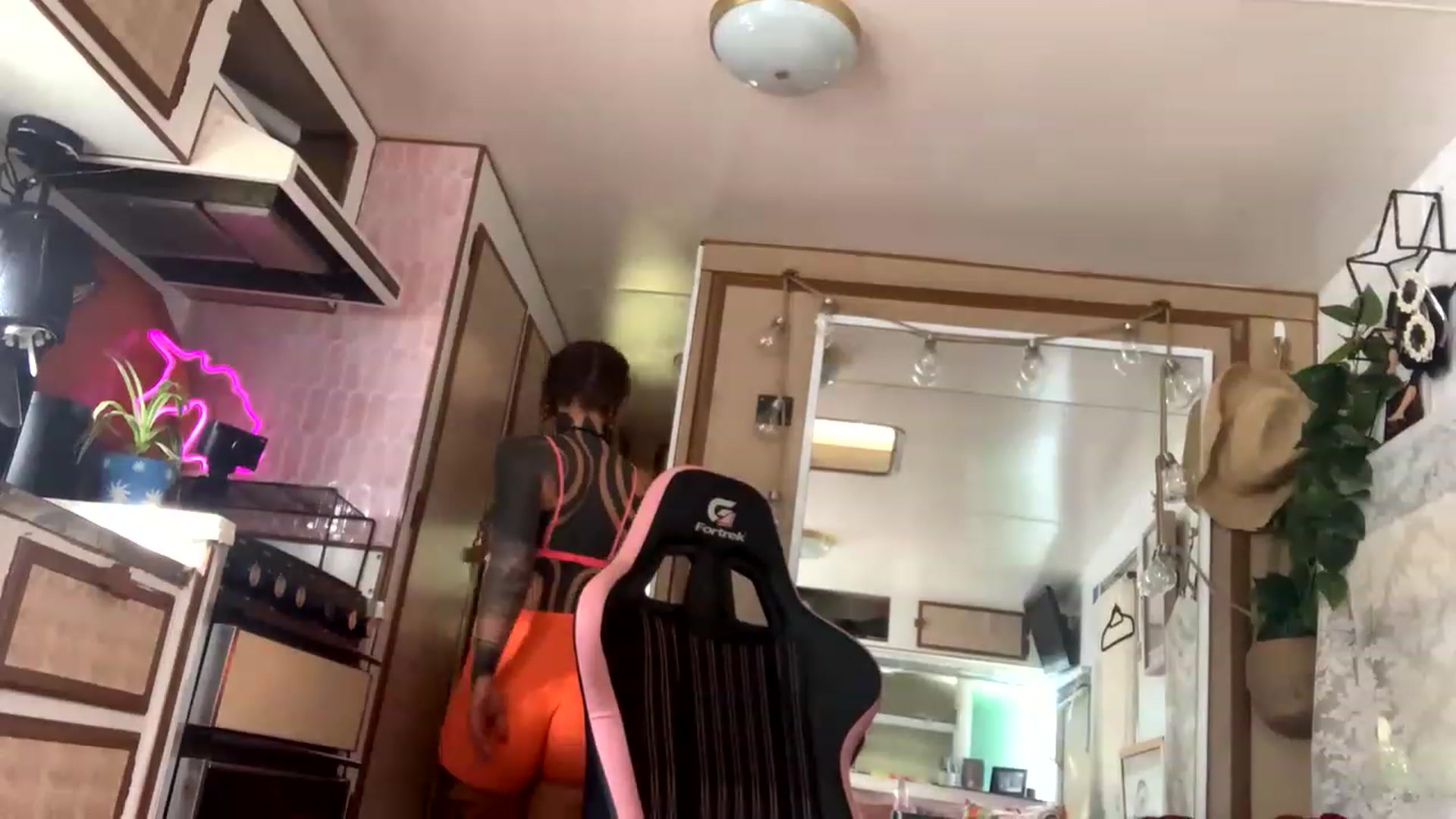Gallery image thumbnail from Belen_O's myfreecams stream on, 04/04/2023, 06:42 image 12 of 20