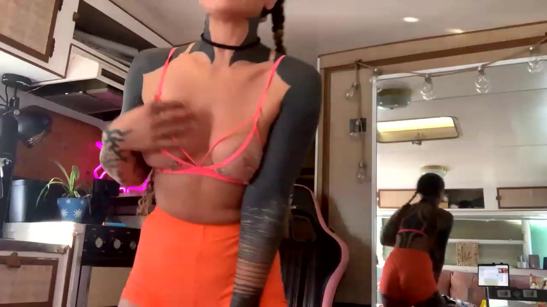 Gallery image thumbnail from Belen_O's myfreecams stream on, 04/04/2023, 06:42 image 6 of 20