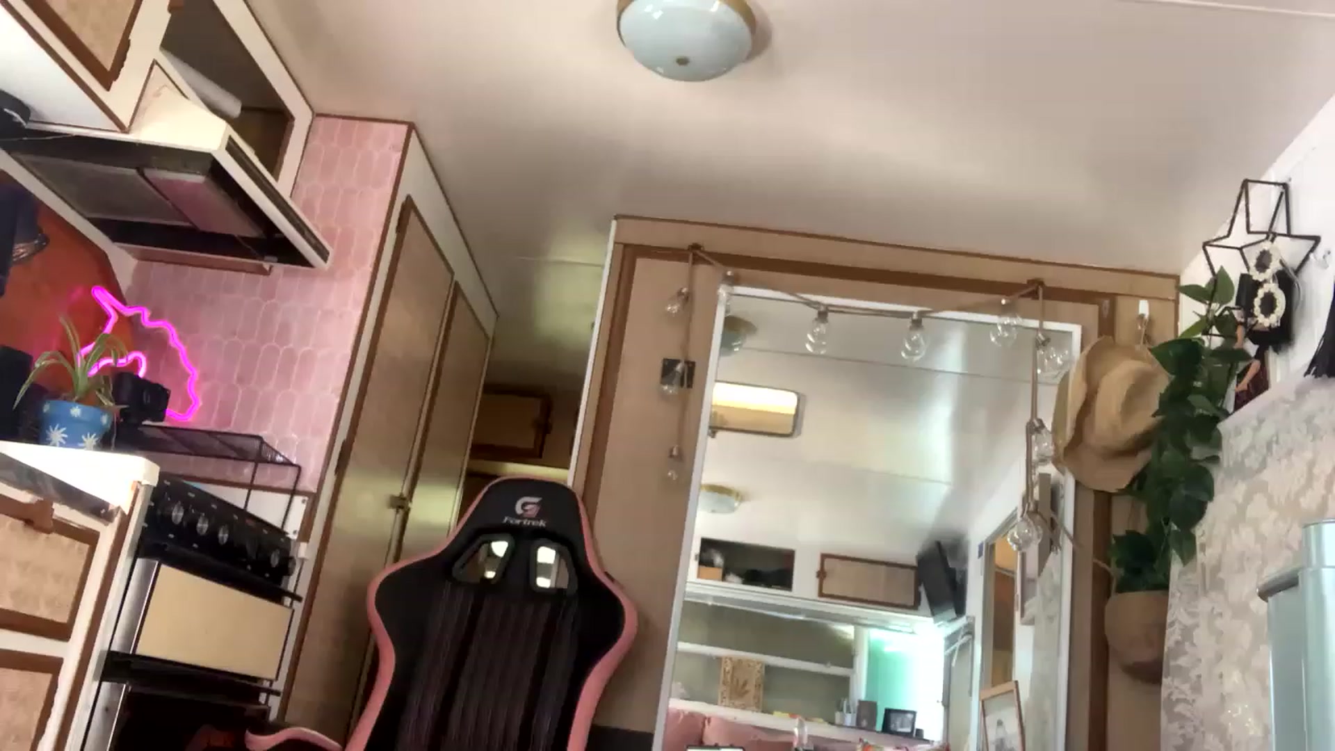 Gallery image thumbnail from Belen_O's myfreecams stream on, 04/04/2023, 06:42 image 1 of 20