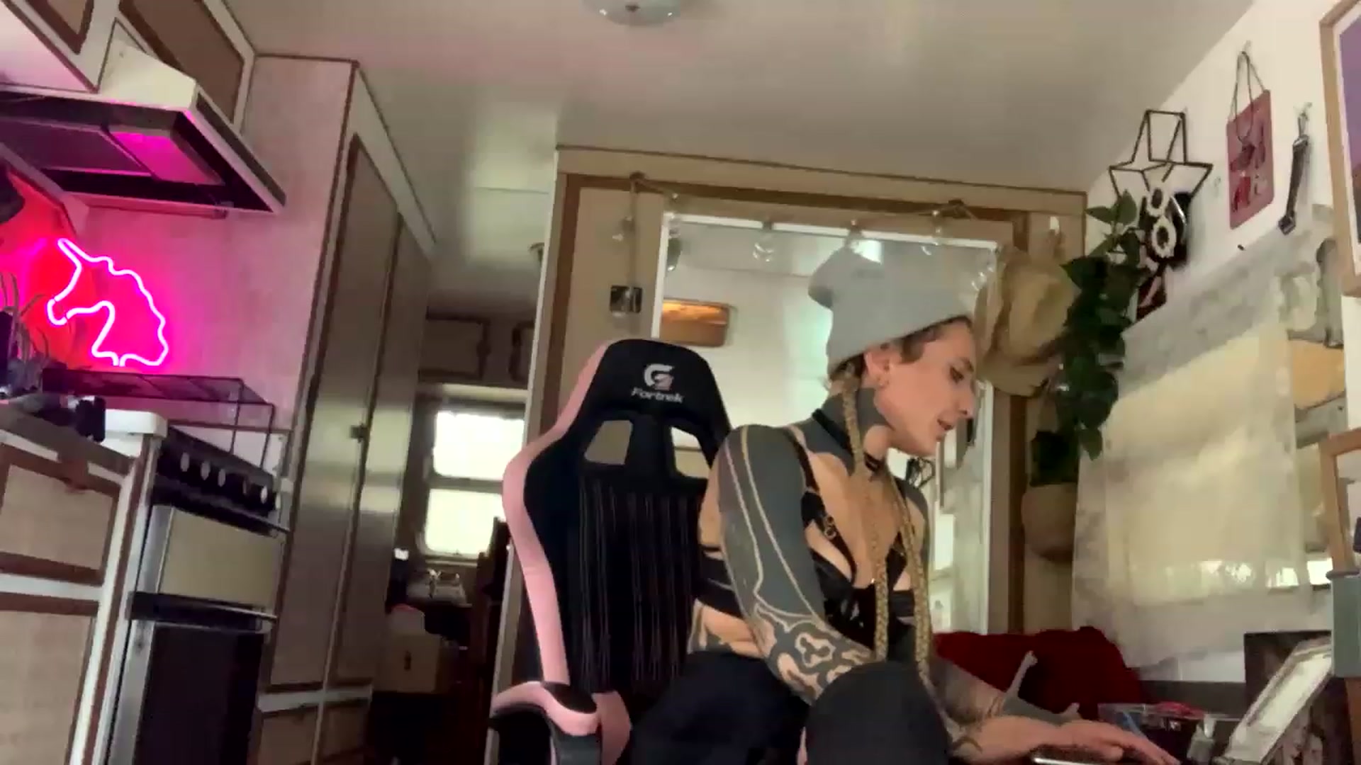 Gallery image thumbnail from Belen_O's myfreecams stream on, 04/10/2023, 06:22 image 20 of 20
