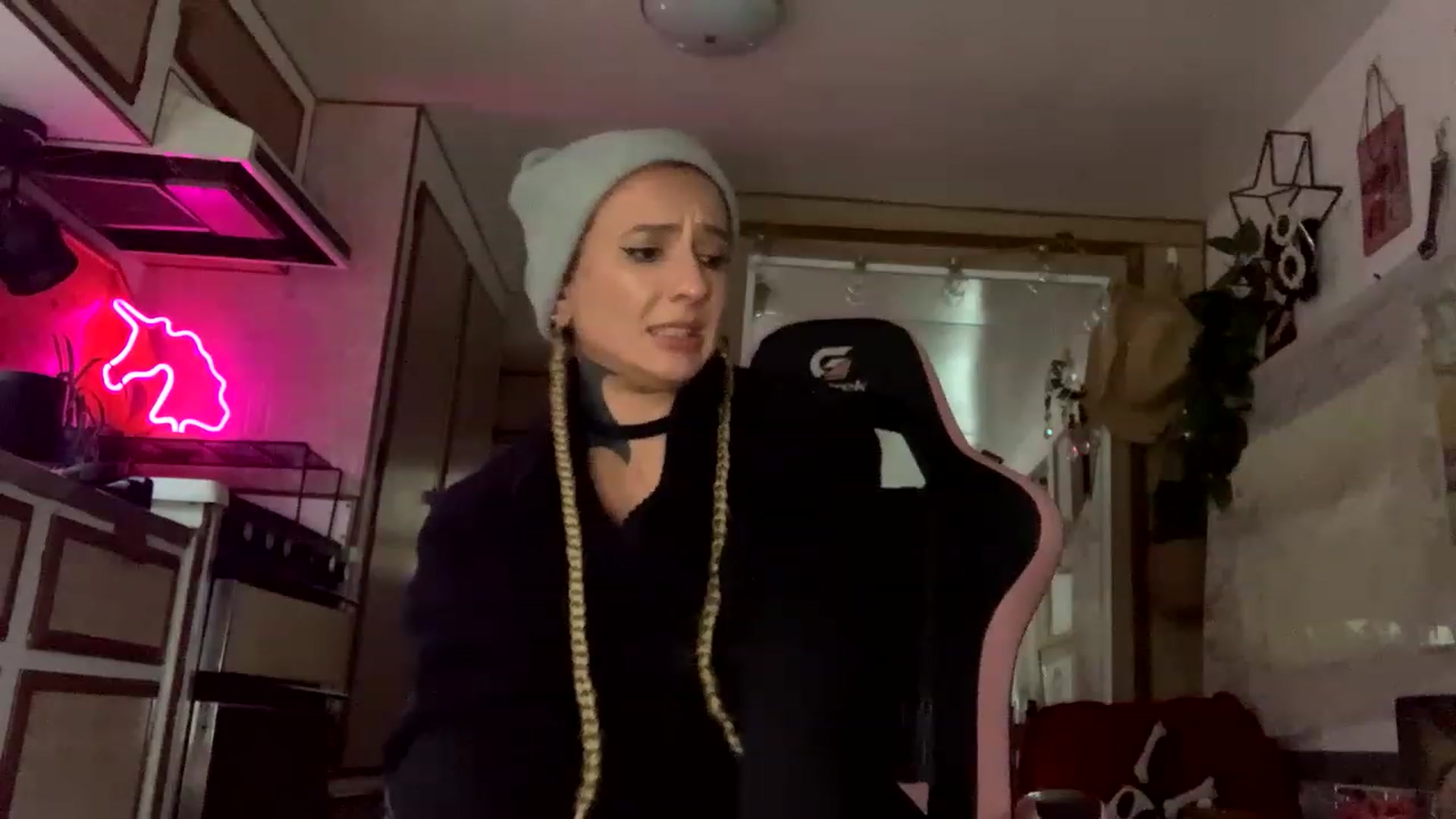Gallery image thumbnail from Belen_O's myfreecams stream on, 04/10/2023, 08:07 image 8 of 20