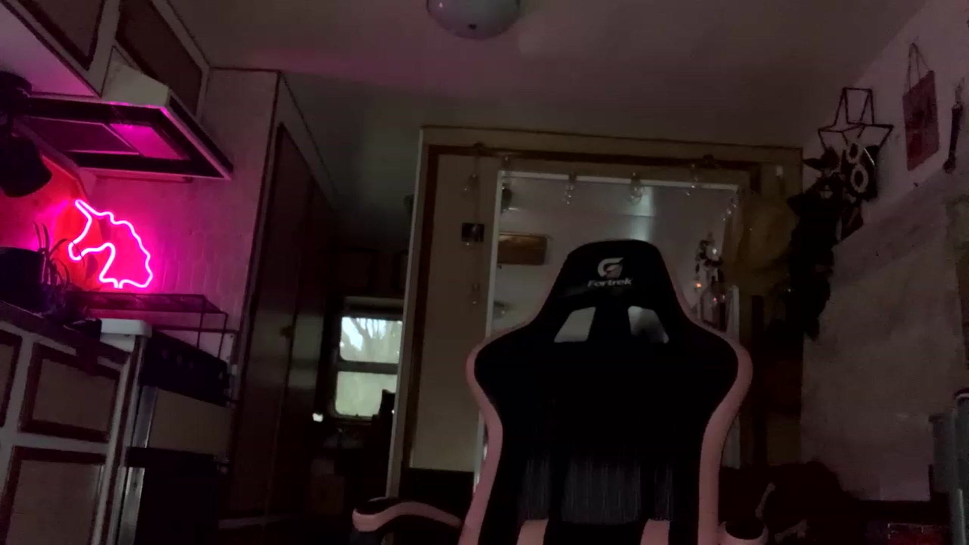 Gallery image thumbnail from Belen_O's myfreecams stream on, 04/10/2023, 08:07 image 11 of 20