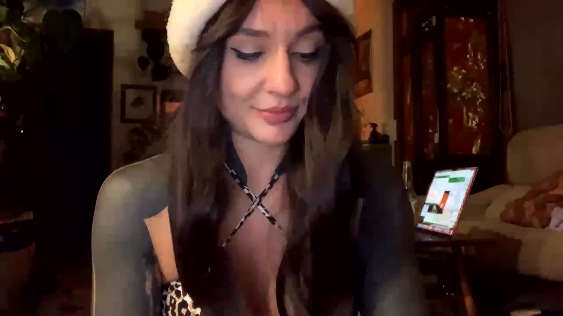 Gallery image thumbnail from Belen_O's myfreecams stream on, 05/10/2023, 10:28 image 12 of 20
