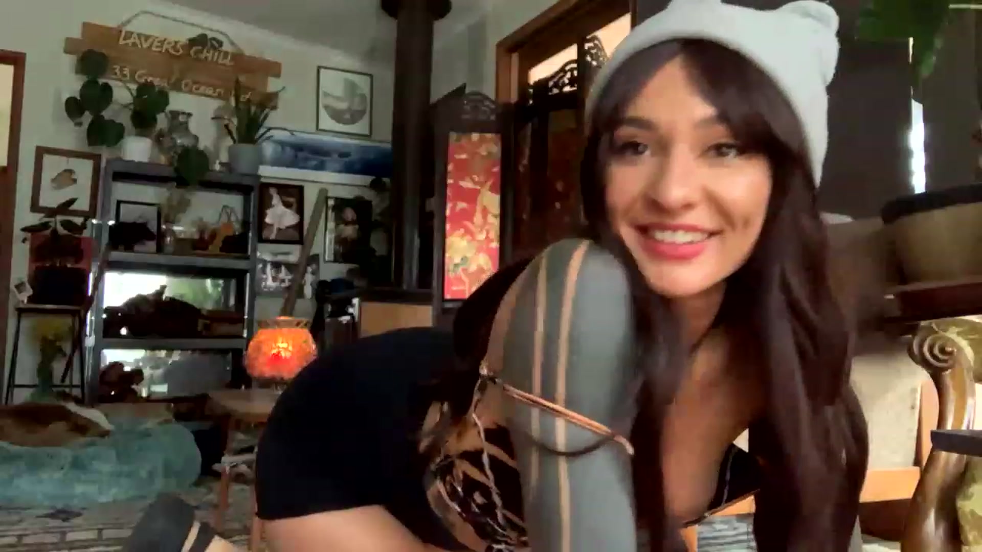 Gallery image thumbnail from Belen_O's myfreecams stream on, 05/22/2023, 06:22 image 16 of 20