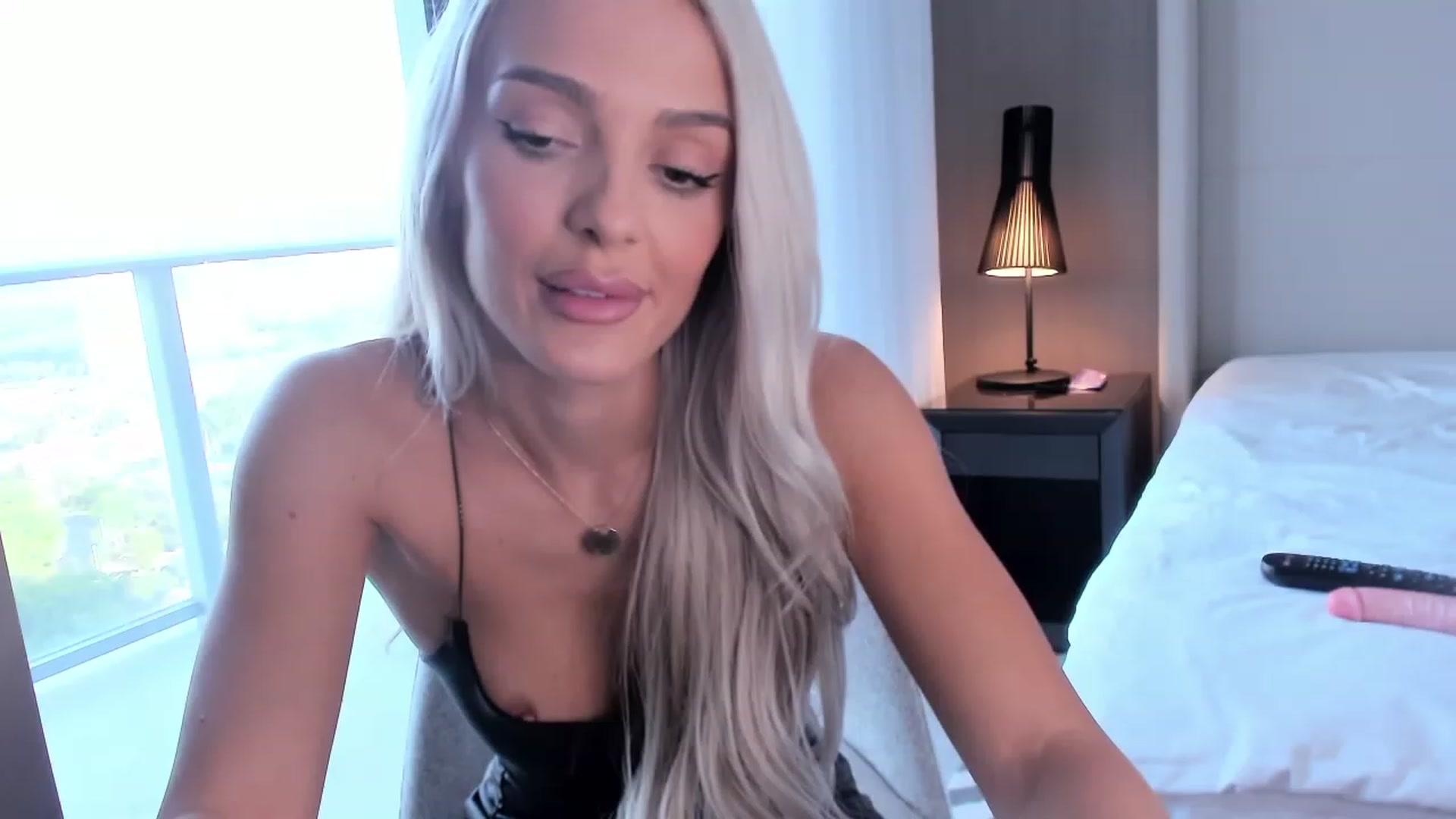 Gallery image thumbnail from Bell_kim's myfreecams stream on, 10/12/2023, 12:56 image 9 of 20