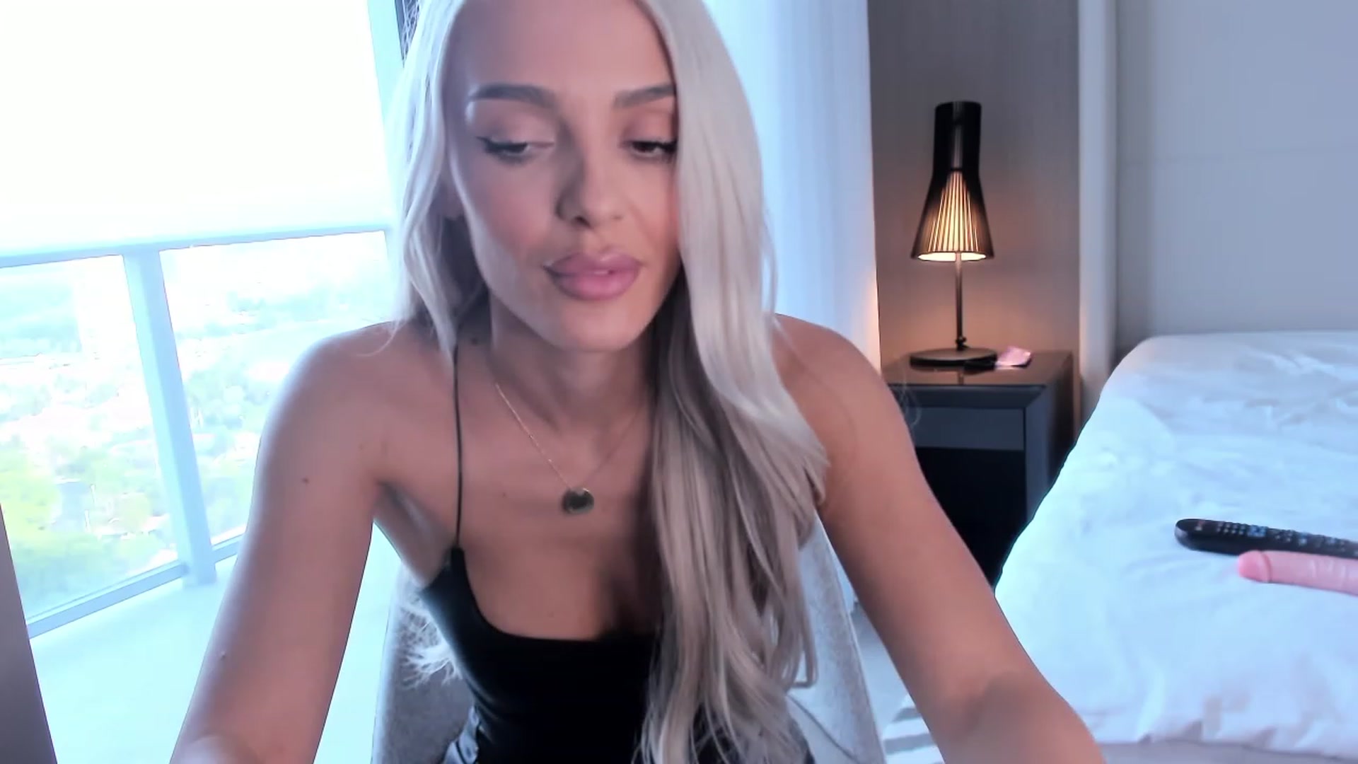Gallery image thumbnail from Bell_kim's myfreecams stream on, 10/12/2023, 12:56 image 16 of 20