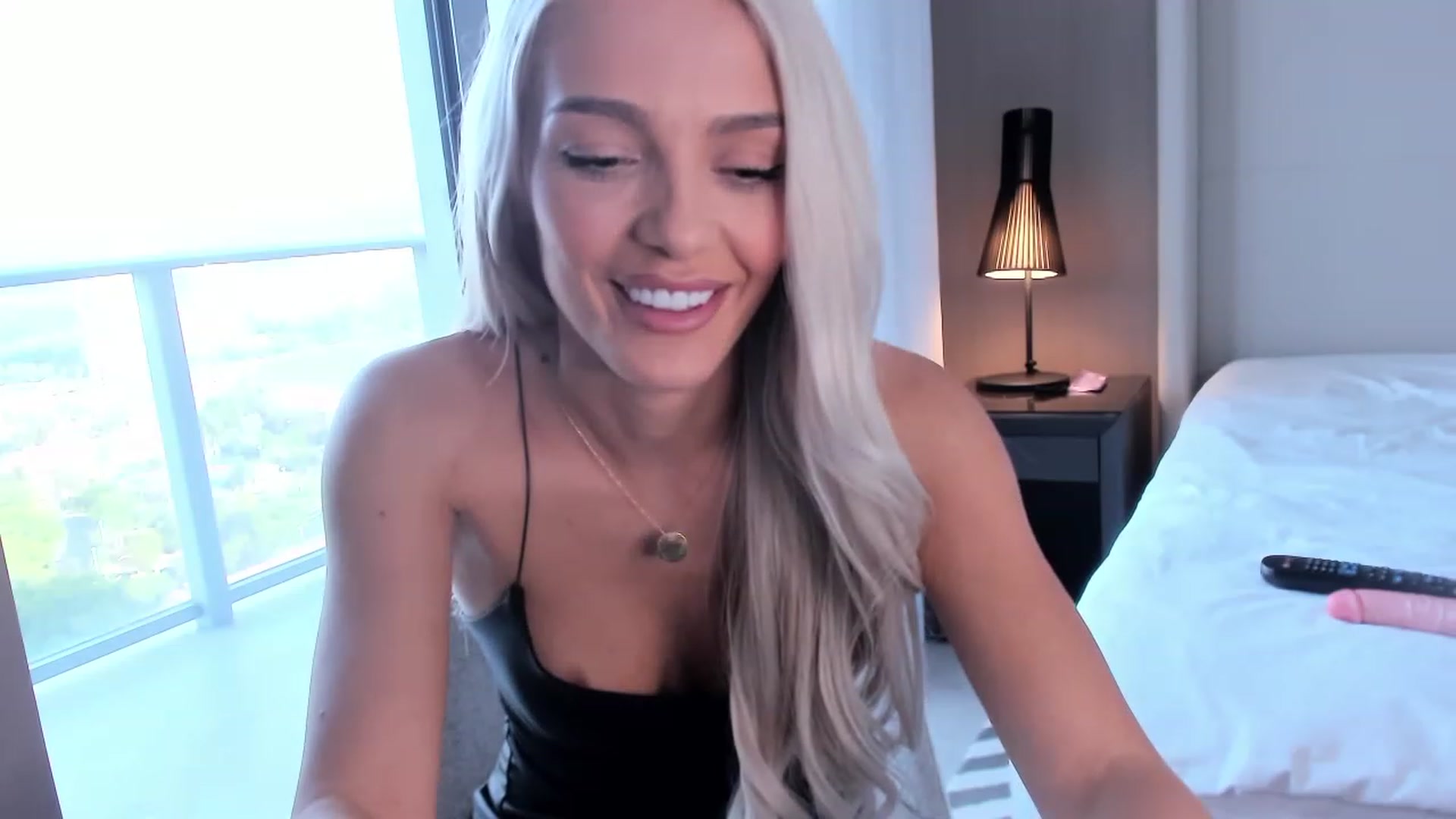 Gallery image thumbnail from Bell_kim's myfreecams stream on, 10/12/2023, 12:56 image 11 of 20