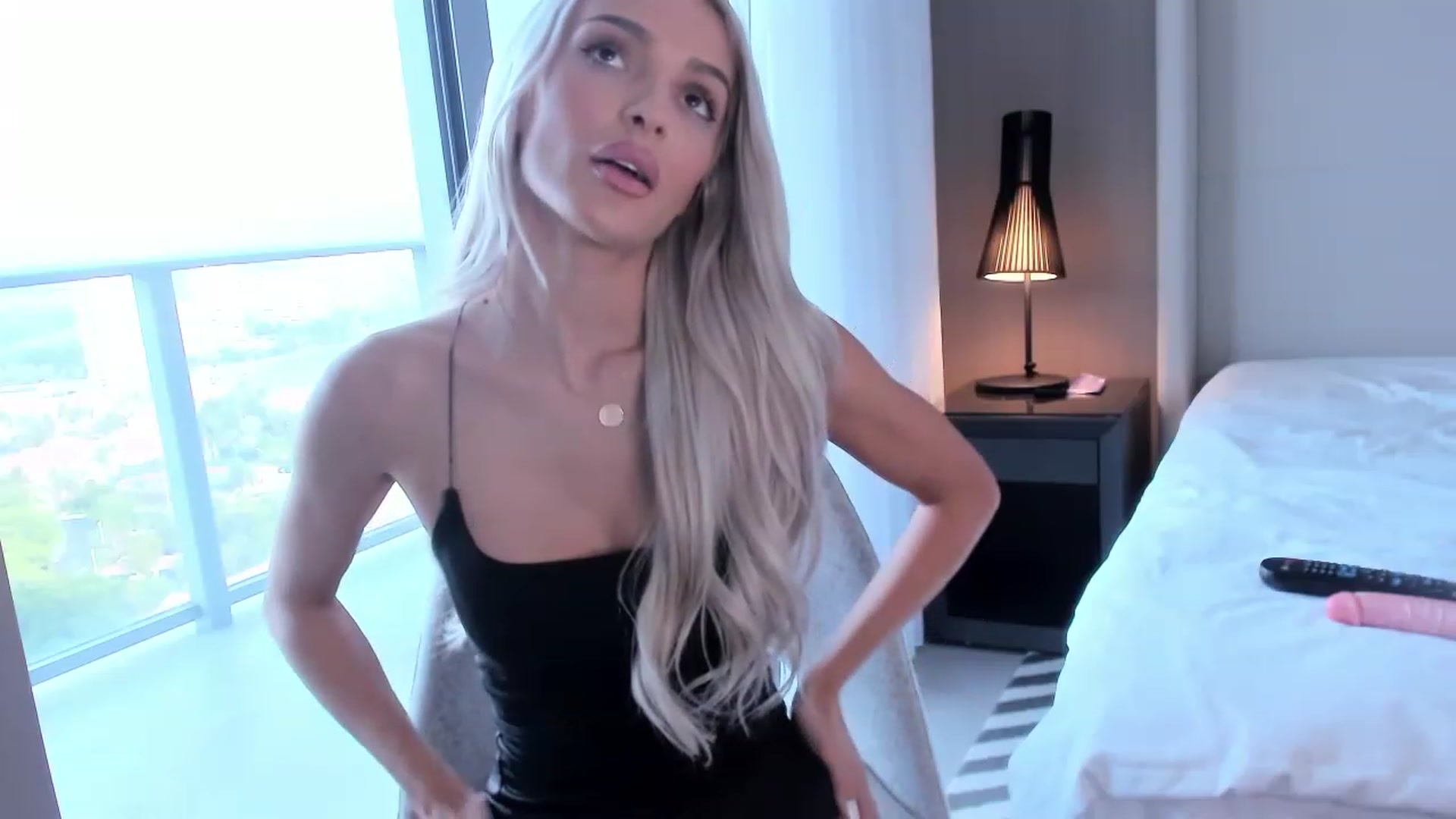 Gallery image thumbnail from Bell_kim's myfreecams stream on, 10/12/2023, 12:56 image 17 of 20