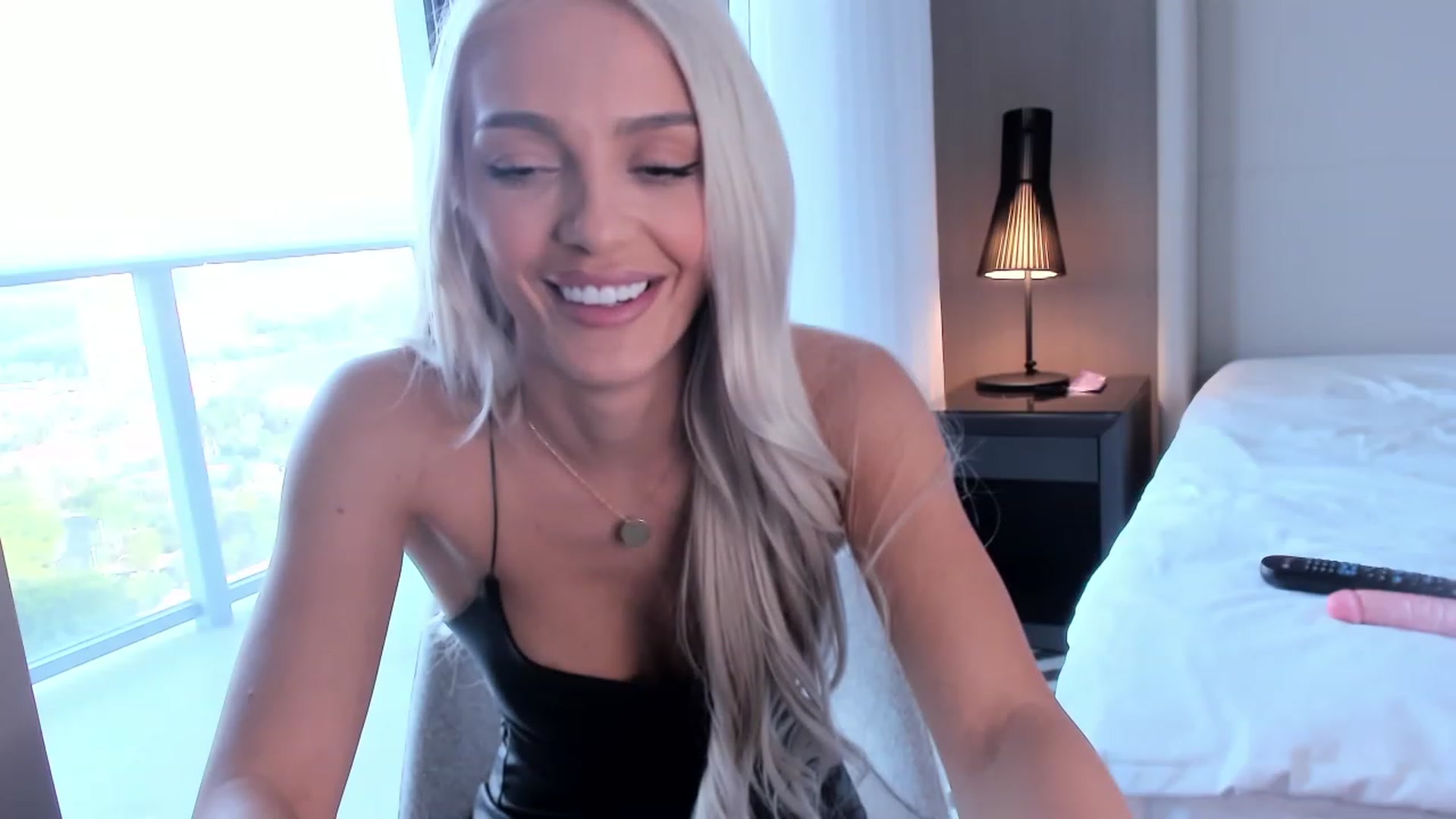 Gallery image thumbnail from Bell_kim's myfreecams stream on, 10/12/2023, 12:56 image 14 of 20
