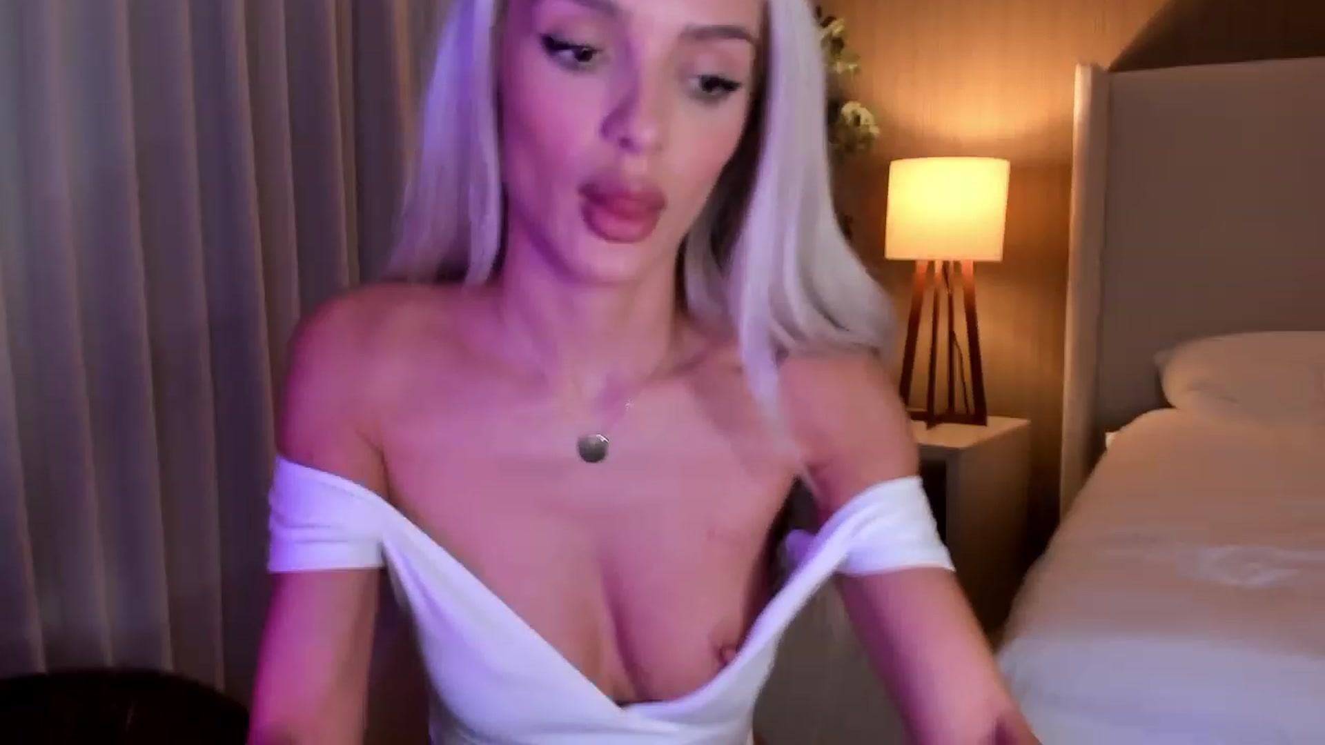 Gallery image thumbnail from Bell_kim's myfreecams stream on, 10/16/2023, 09:52 image 6 of 20