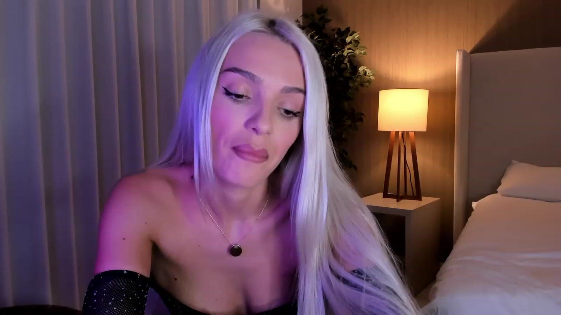 Gallery image thumbnail from Bell_kim's myfreecams stream on, 10/18/2023, 11:50 image 13 of 20