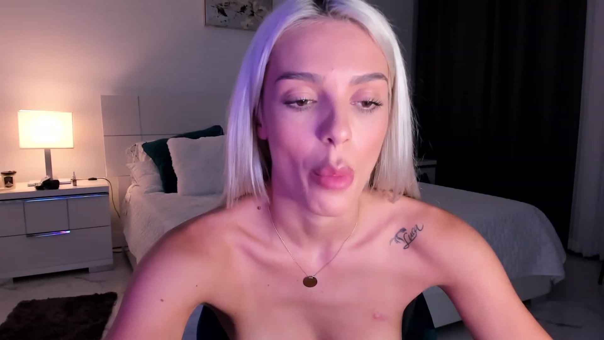 Gallery image thumbnail from Bell_kim's myfreecams stream on, 10/25/2023, 11:14 image 8 of 20