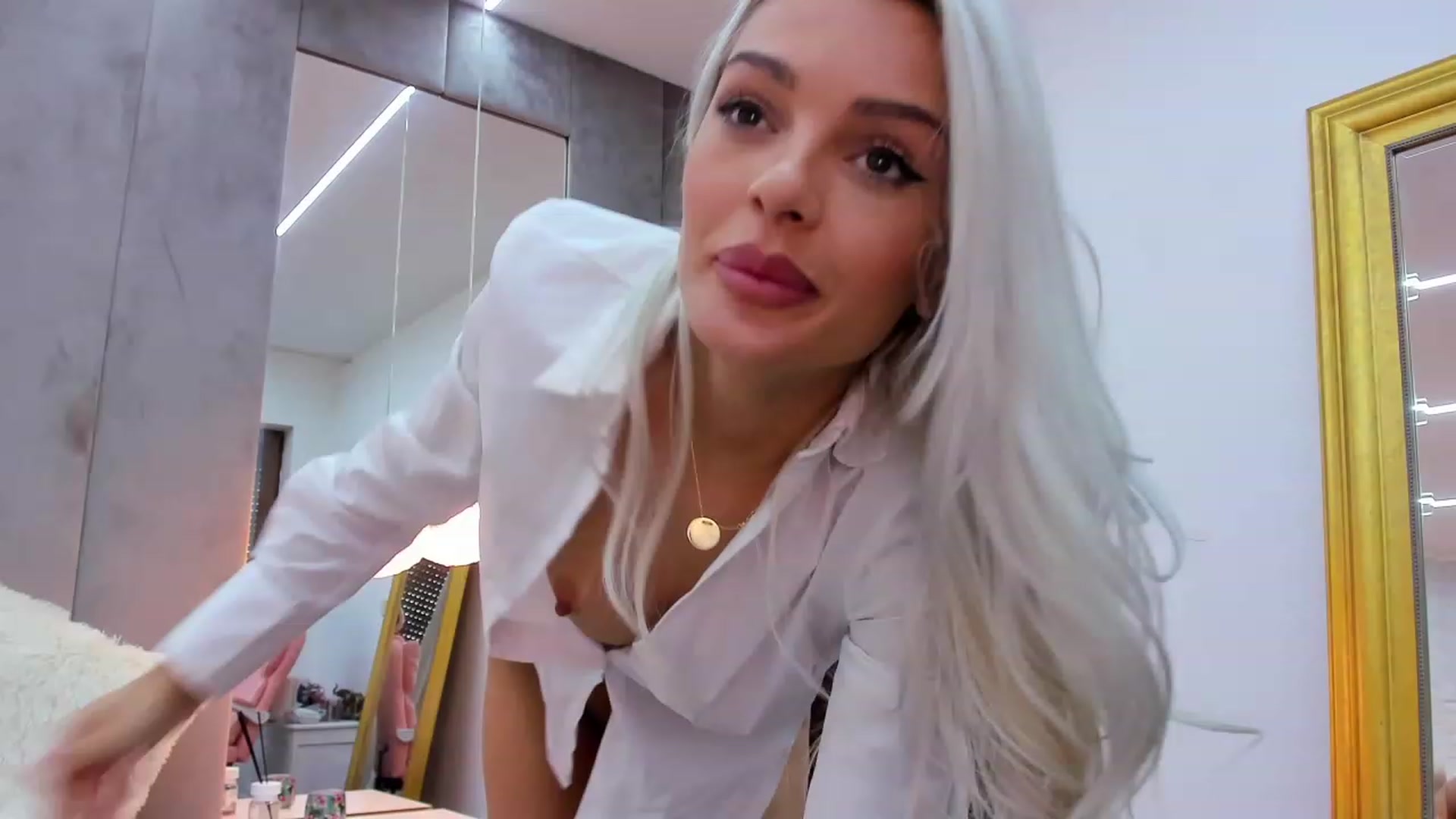 Gallery image thumbnail from Bell_kim's myfreecams stream on, 02/24/2024, 11:07 image 16 of 20