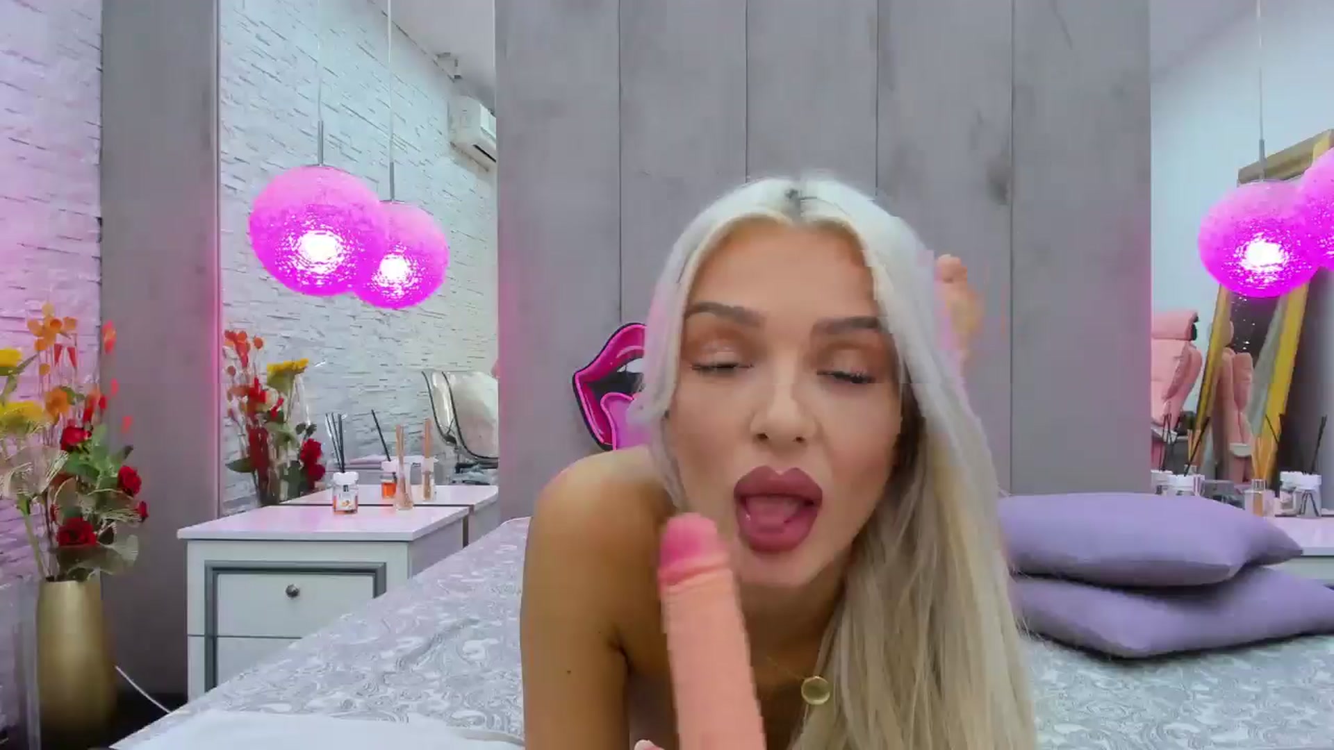 Gallery image thumbnail from Bell_kim's myfreecams stream on, 09/12/2024, 06:53 image 19 of 20
