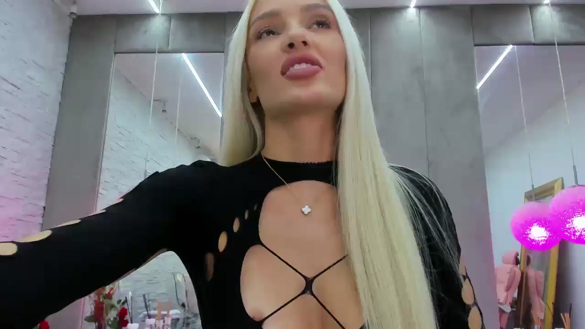 Gallery image thumbnail from Bell_kim's myfreecams stream on, 09/21/2024, 09:14 image 14 of 20