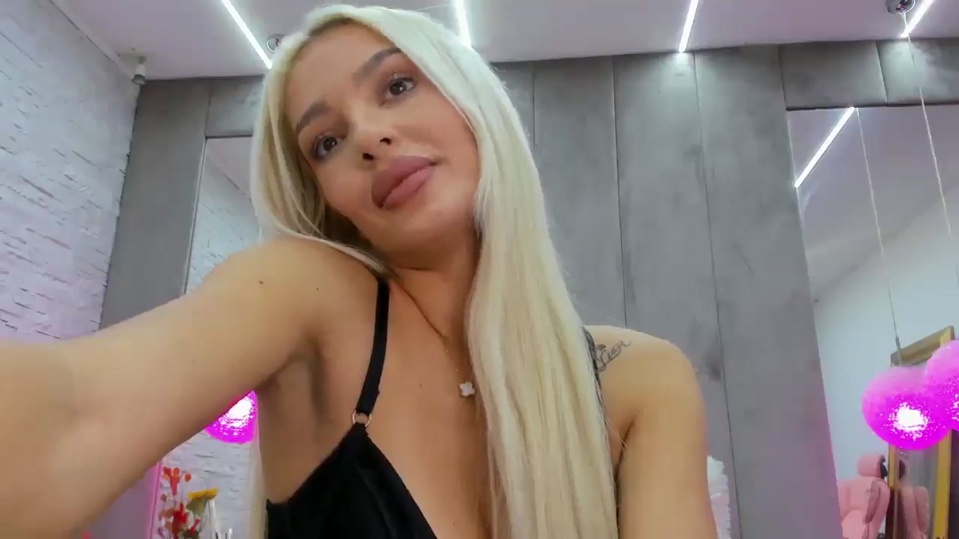 Gallery image thumbnail from Bell_kim's myfreecams stream on, 09/22/2024, 08:56 image 5 of 20