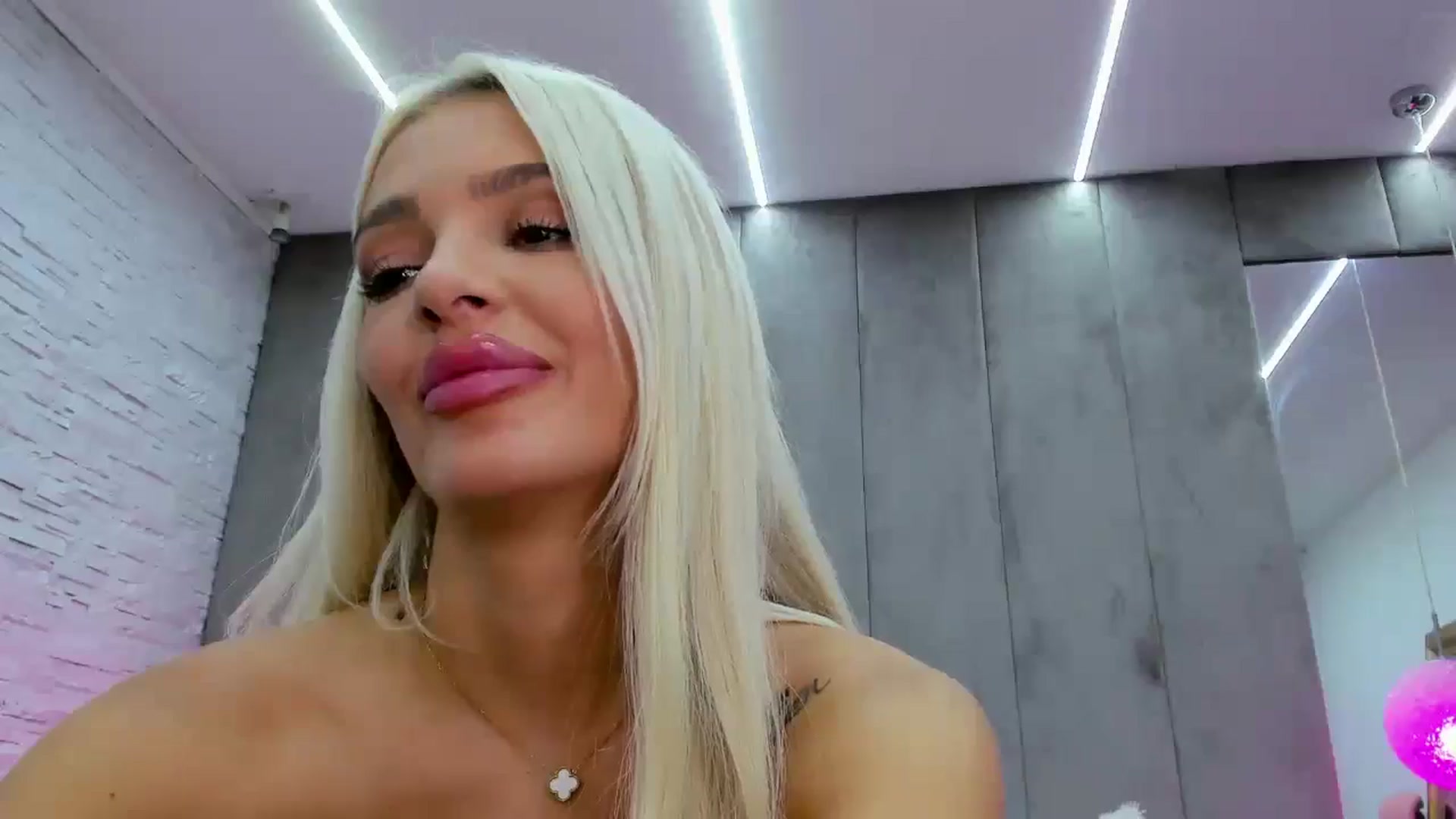 Gallery image thumbnail from Bell_kim's myfreecams stream on, 09/28/2024, 10:59 image 15 of 20