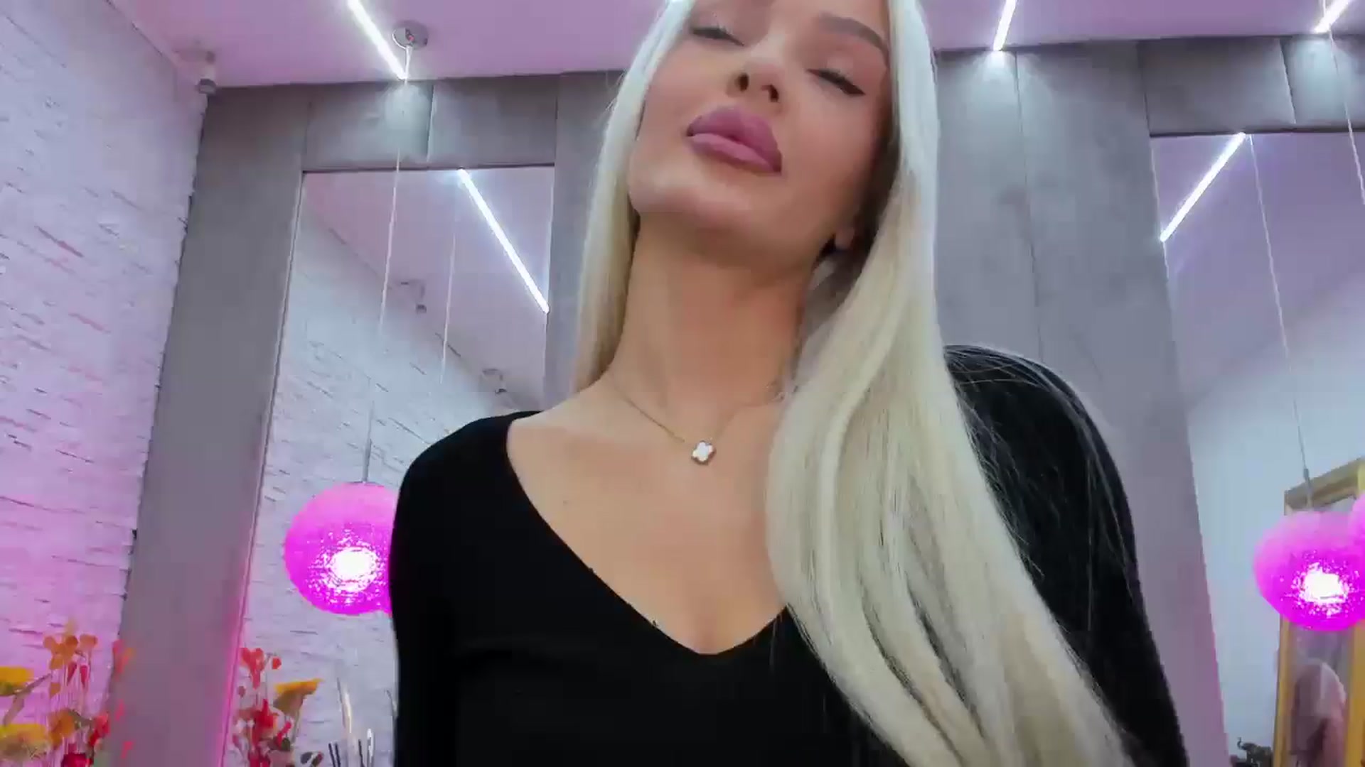 Gallery image thumbnail from Bell_kim's myfreecams stream on, 10/18/2024, 08:03 image 1 of 20