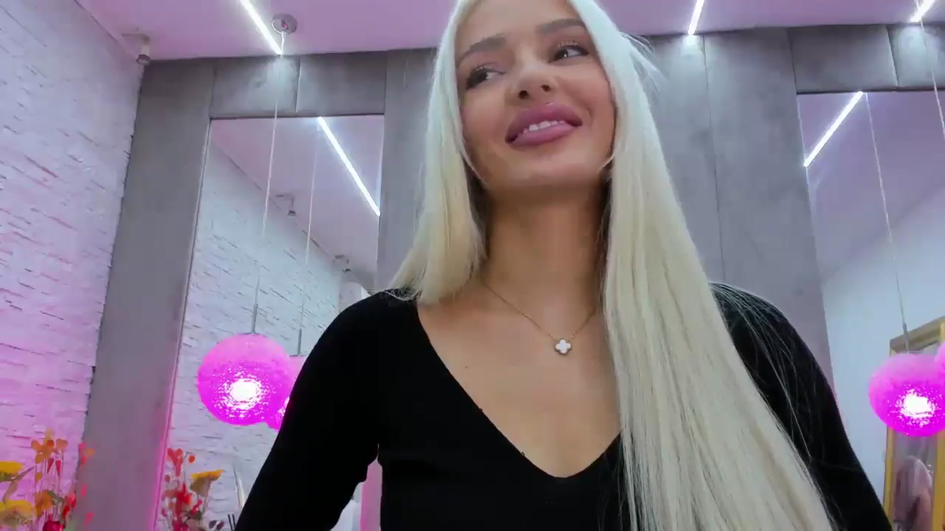 Gallery image thumbnail from Bell_kim's myfreecams stream on, 10/18/2024, 08:03 image 2 of 20