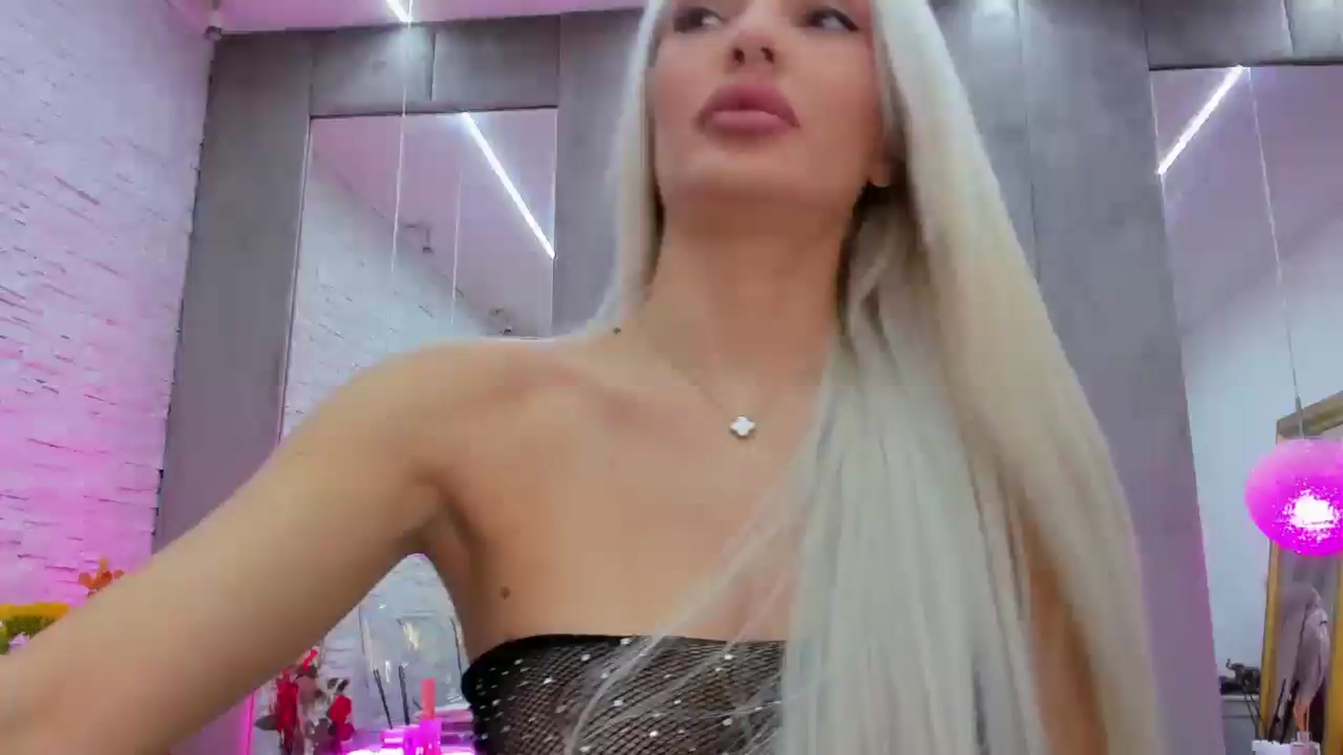 Gallery image thumbnail from Bell_kim's myfreecams stream on, 10/19/2024, 10:13 image 1 of 20
