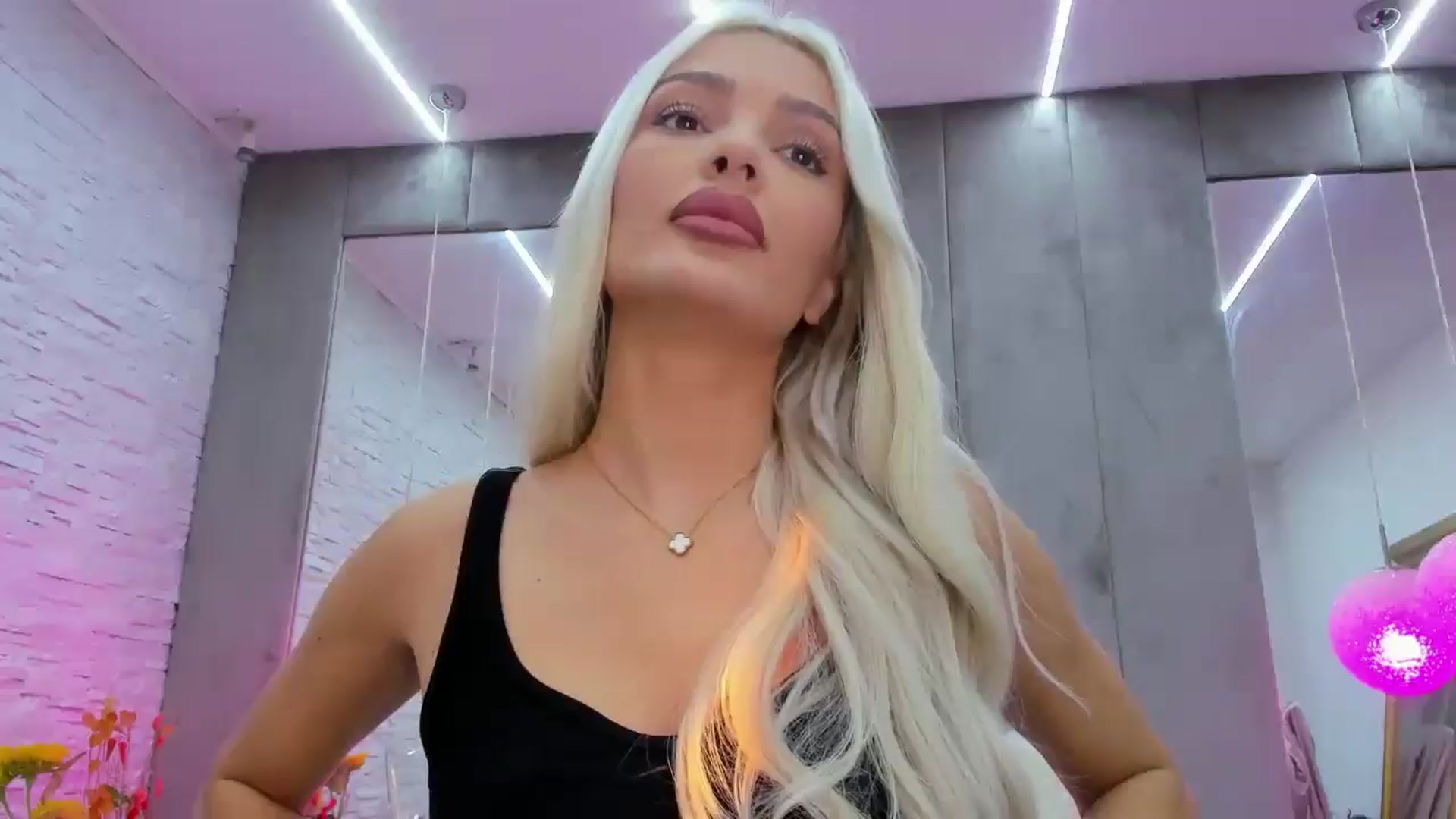 Gallery image thumbnail from Bell_kim's myfreecams stream on, 10/21/2024, 12:03 image 1 of 20