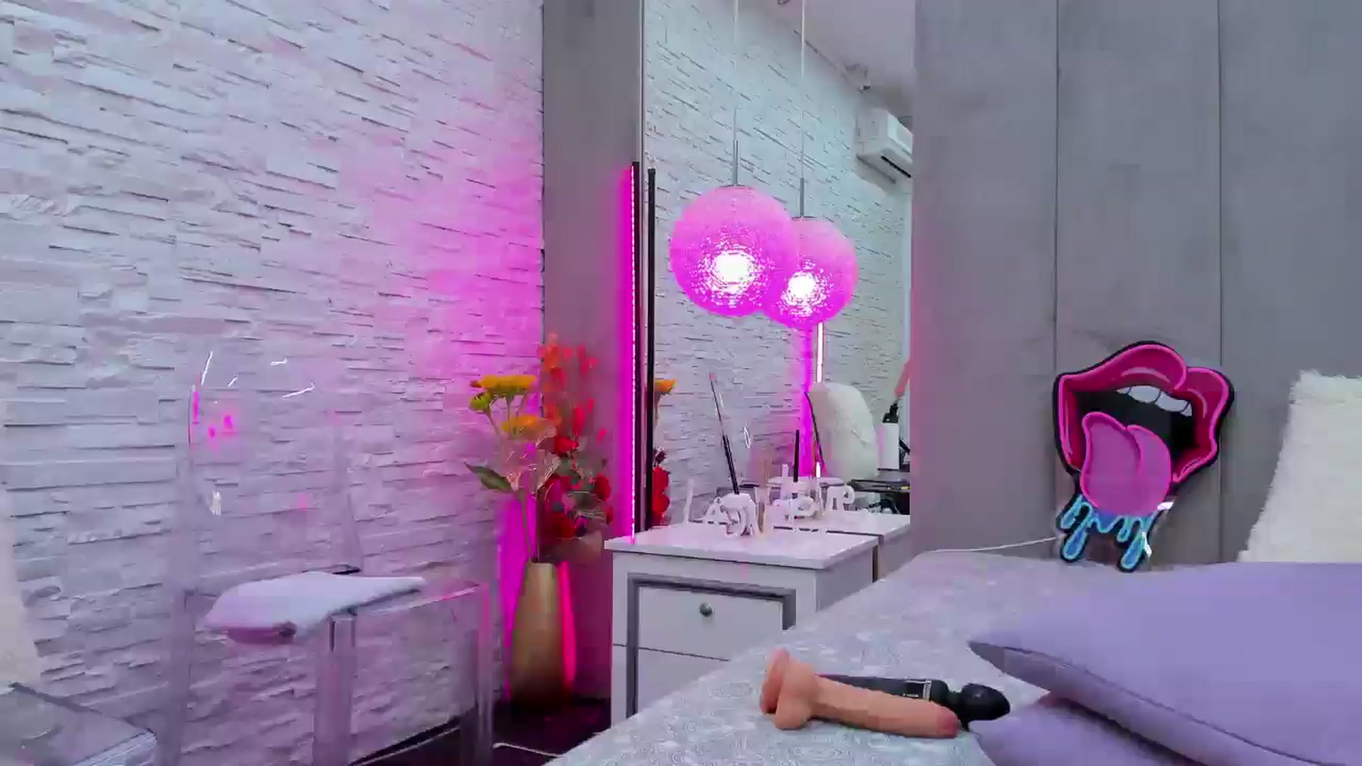 Gallery image thumbnail from Bell_kim's myfreecams stream on, 10/30/2024, 11:23 image 2 of 20