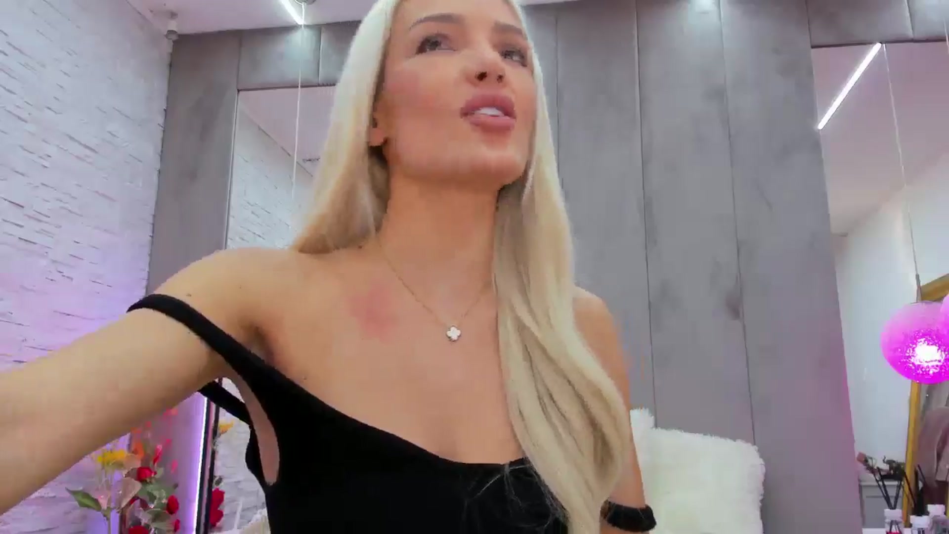 Gallery image thumbnail from Bell_kim's myfreecams stream on, 11/02/2024, 08:10 image 15 of 20